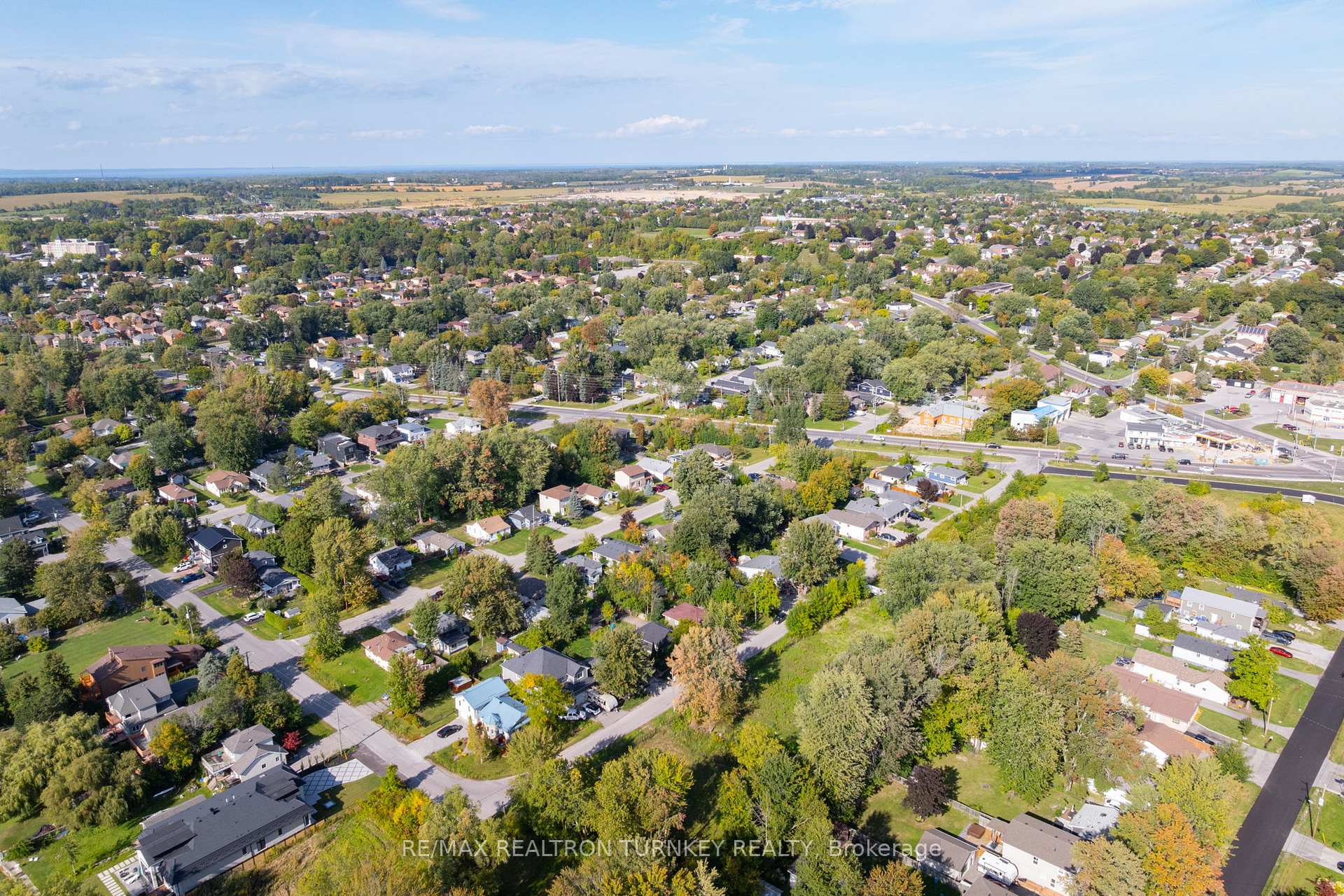 Photo 34 of 137 Cooks Bay Drive, Georgina, Keswick North — HOMEH