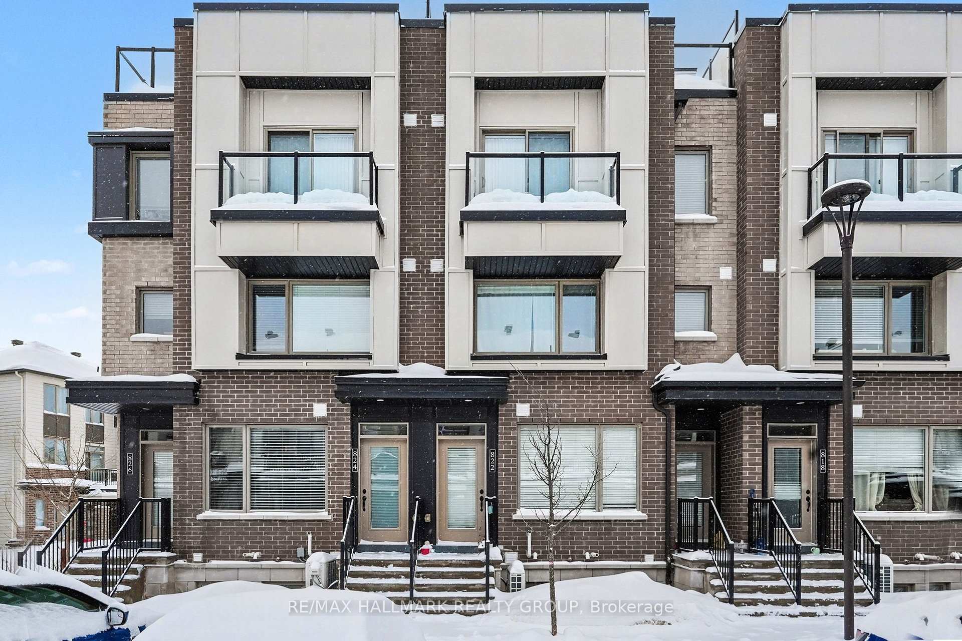 Photo 1 of 822 Kiniw Private, Ottawa, CFB Rockcliffe and Area — HOMEH