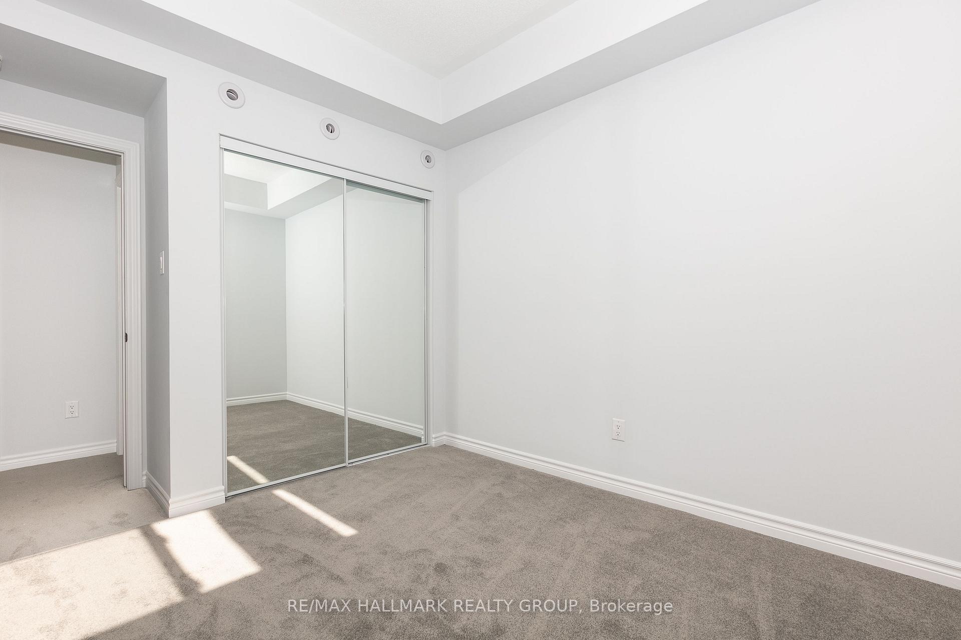 Photo 3 of 822 Kiniw Private, Ottawa, CFB Rockcliffe and Area — HOMEH