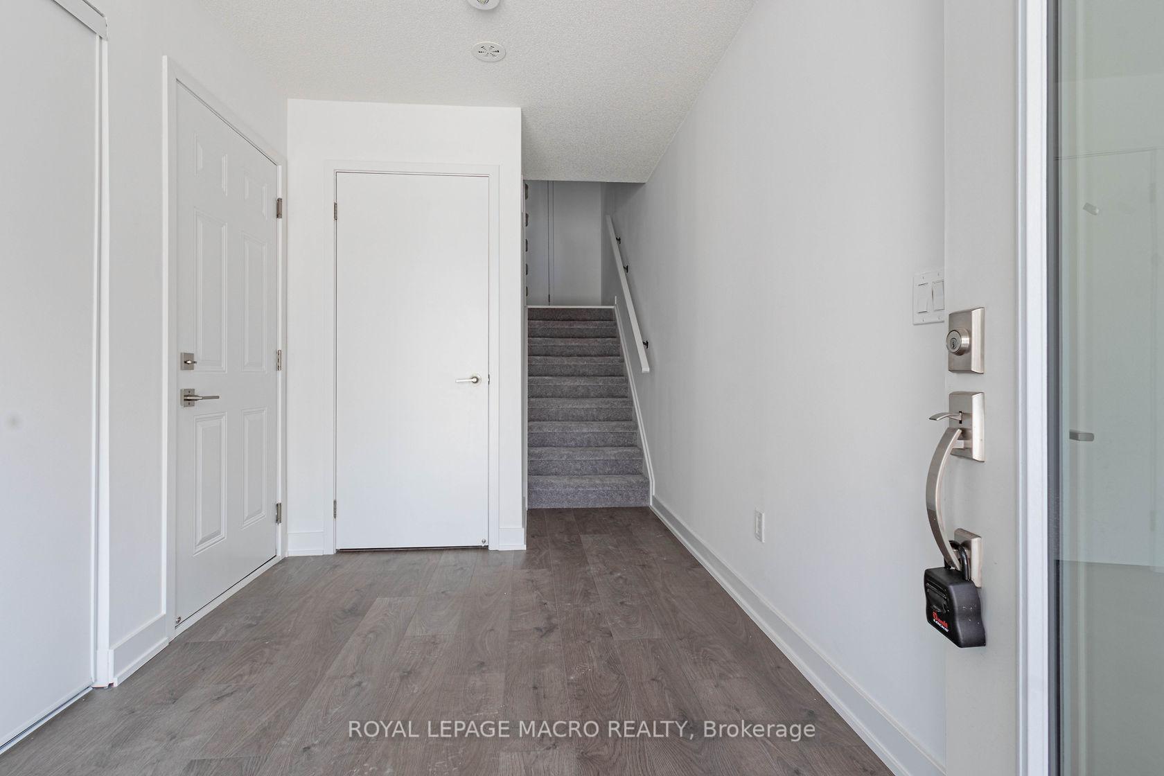 Photo 5 of Unit 7, 1121 Cooke Boulevard, Burlington, LaSalle — HOMEH