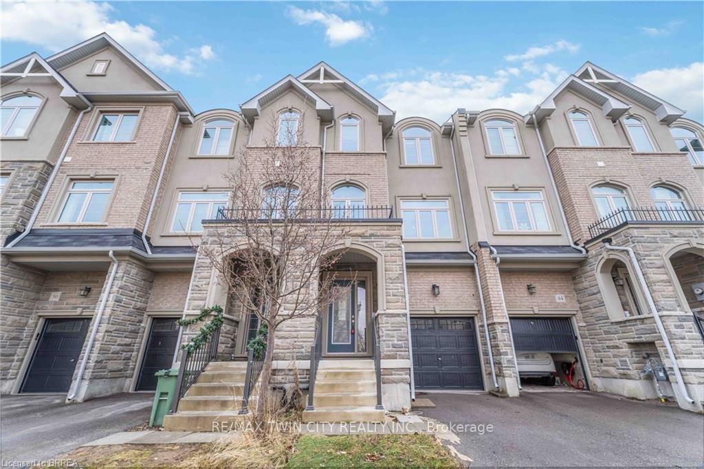 Photo 2 of 46 Borers Creek Circle, Hamilton, Waterdown — HOMEH