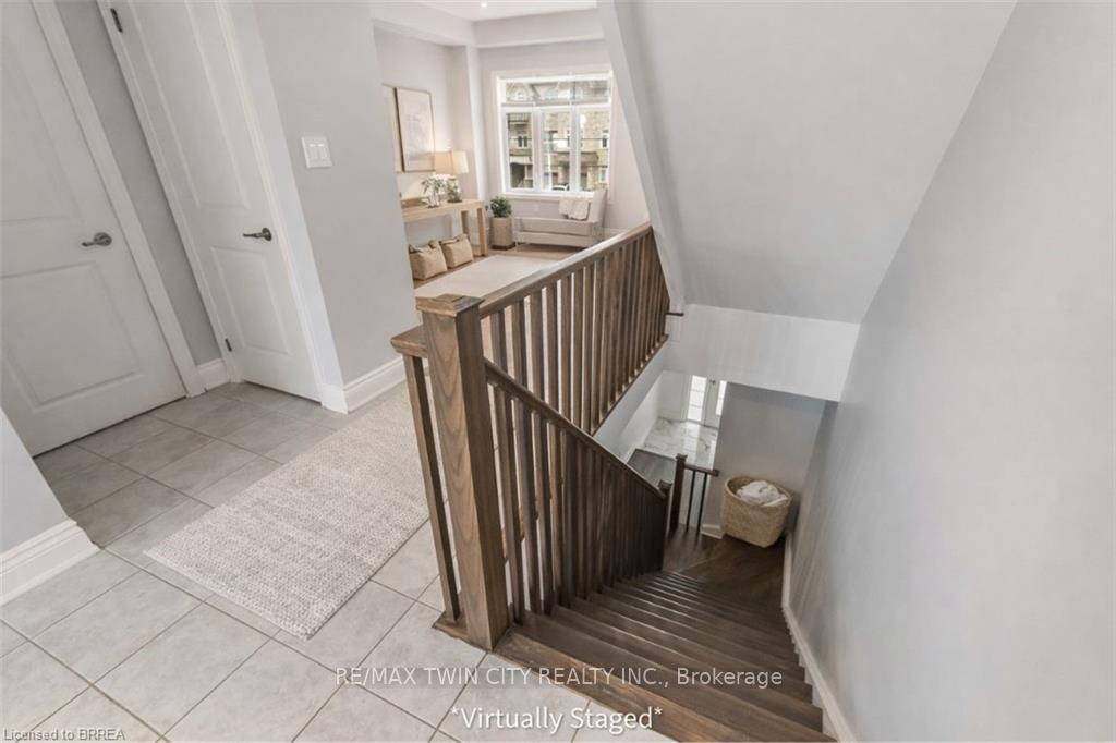 Photo 12 of 46 Borers Creek Circle, Hamilton, Waterdown — HOMEH