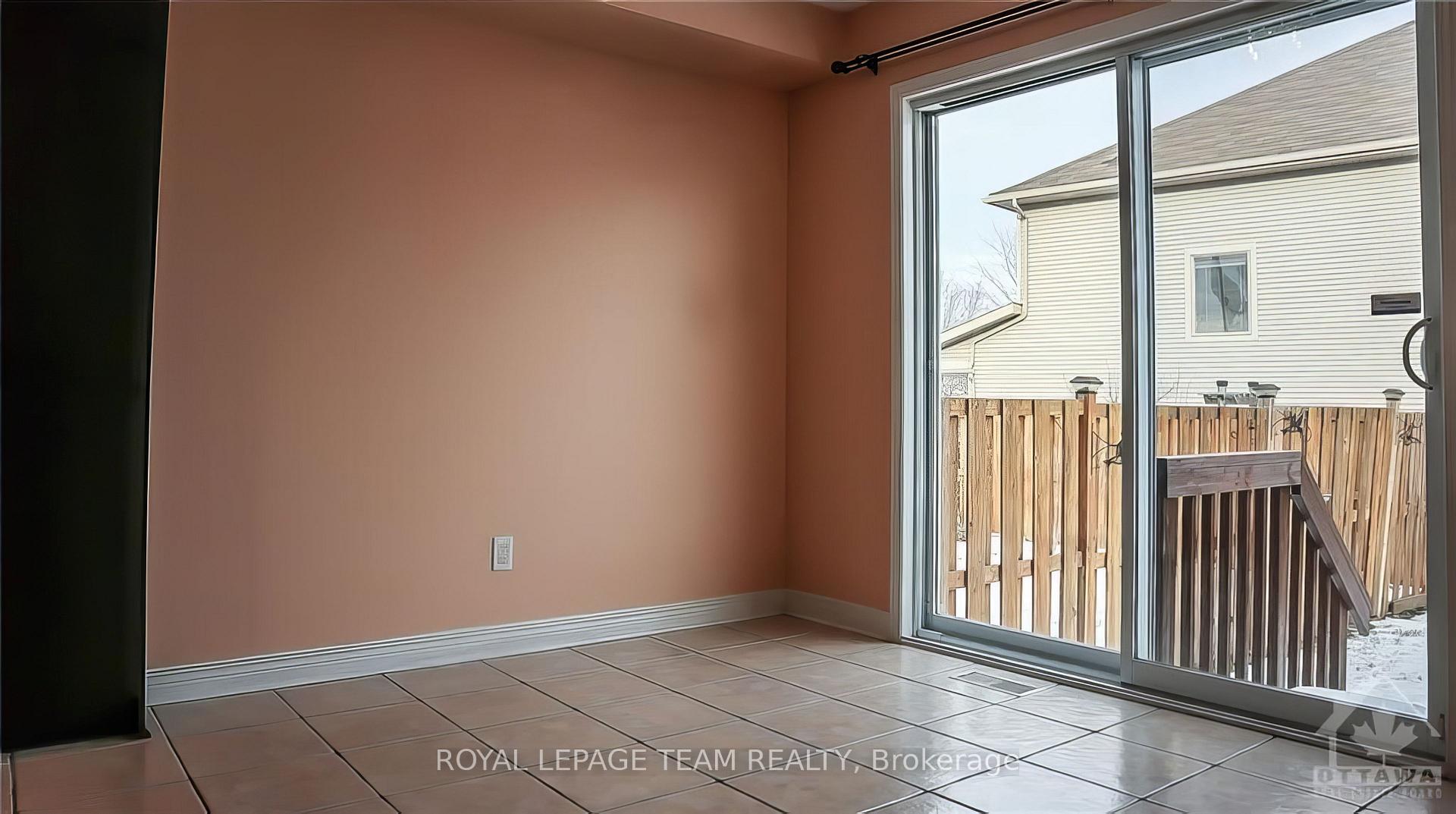 Photo 6 of 136 Prem Circle, Ottawa, Barrhaven - Cedargrove/Fraserdale — HOMEH
