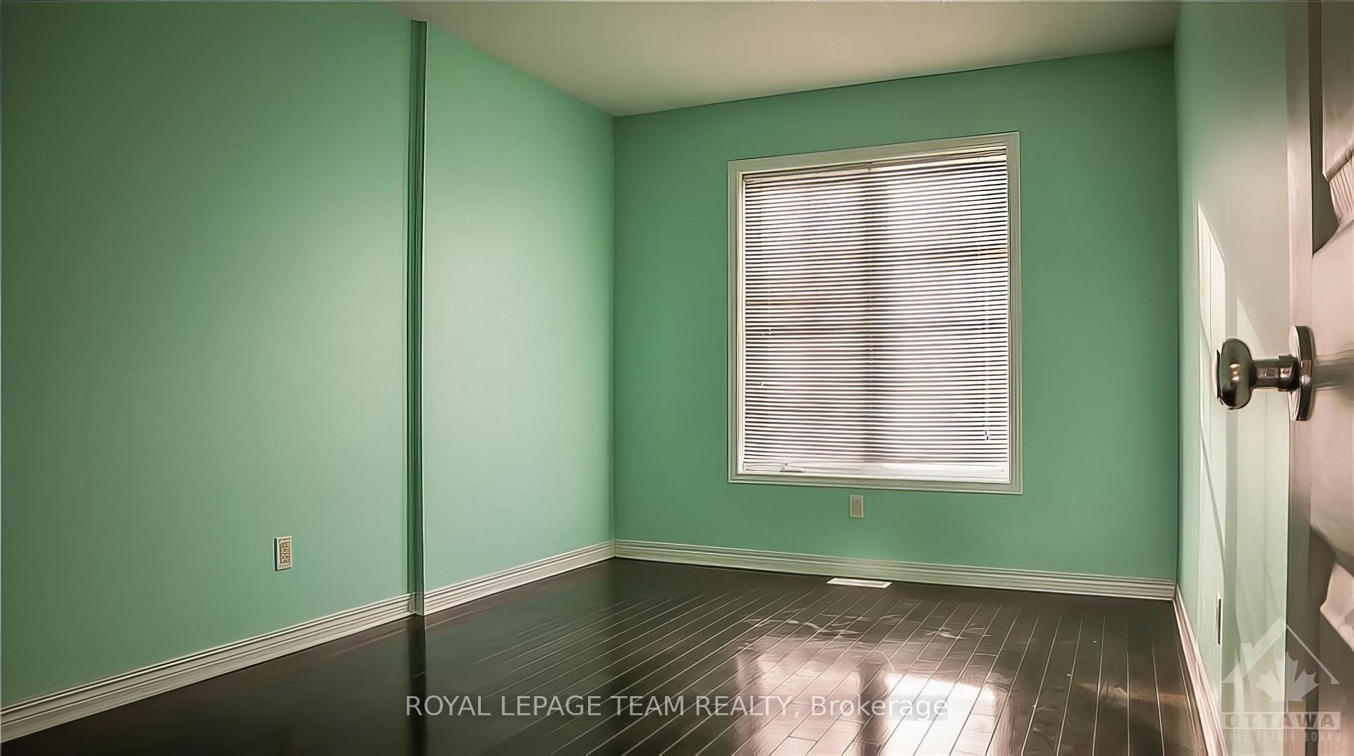 Photo 14 of 136 Prem Circle, Ottawa, Barrhaven - Cedargrove/Fraserdale — HOMEH