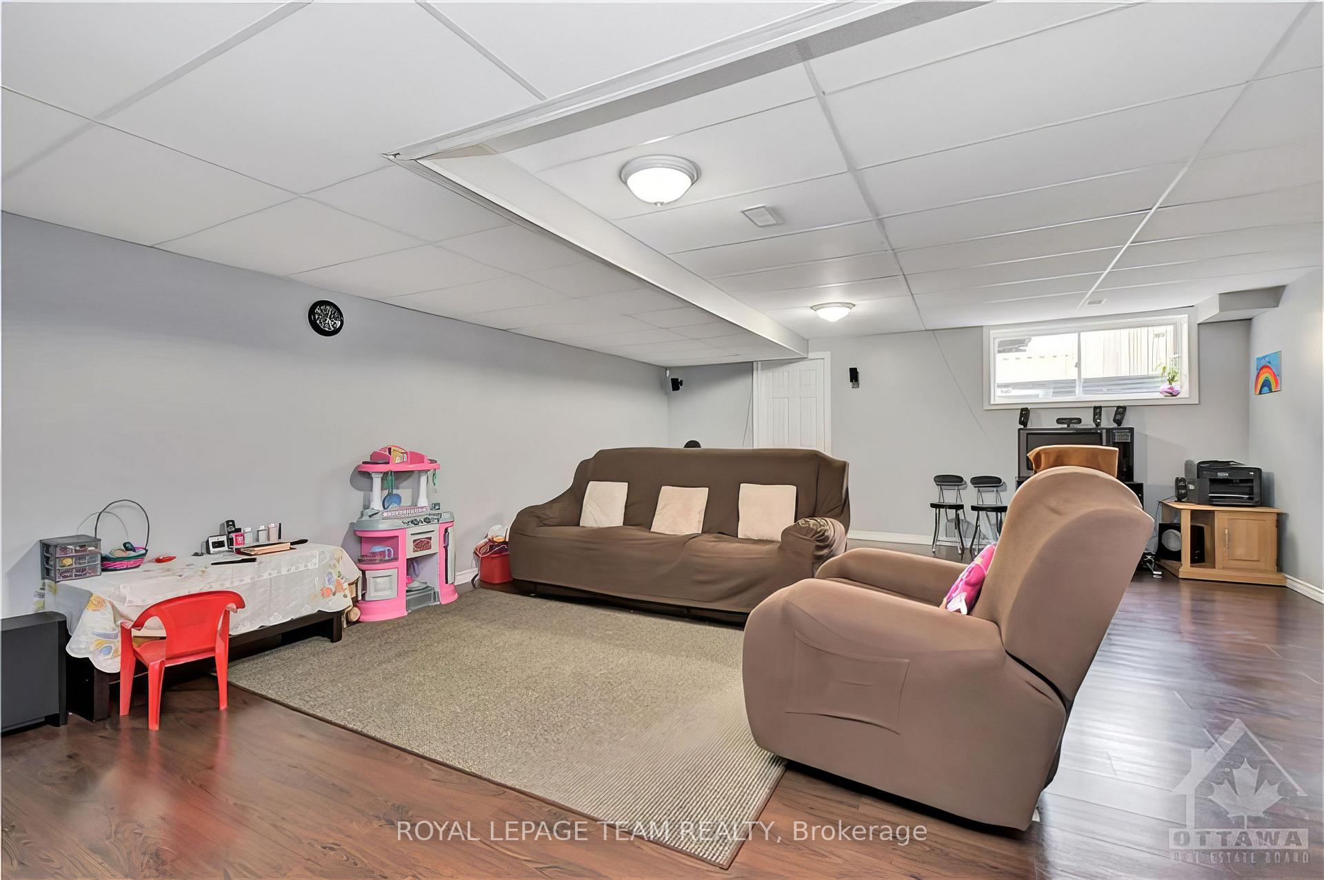Photo 16 of 136 Prem Circle, Ottawa, Barrhaven - Cedargrove/Fraserdale — HOMEH