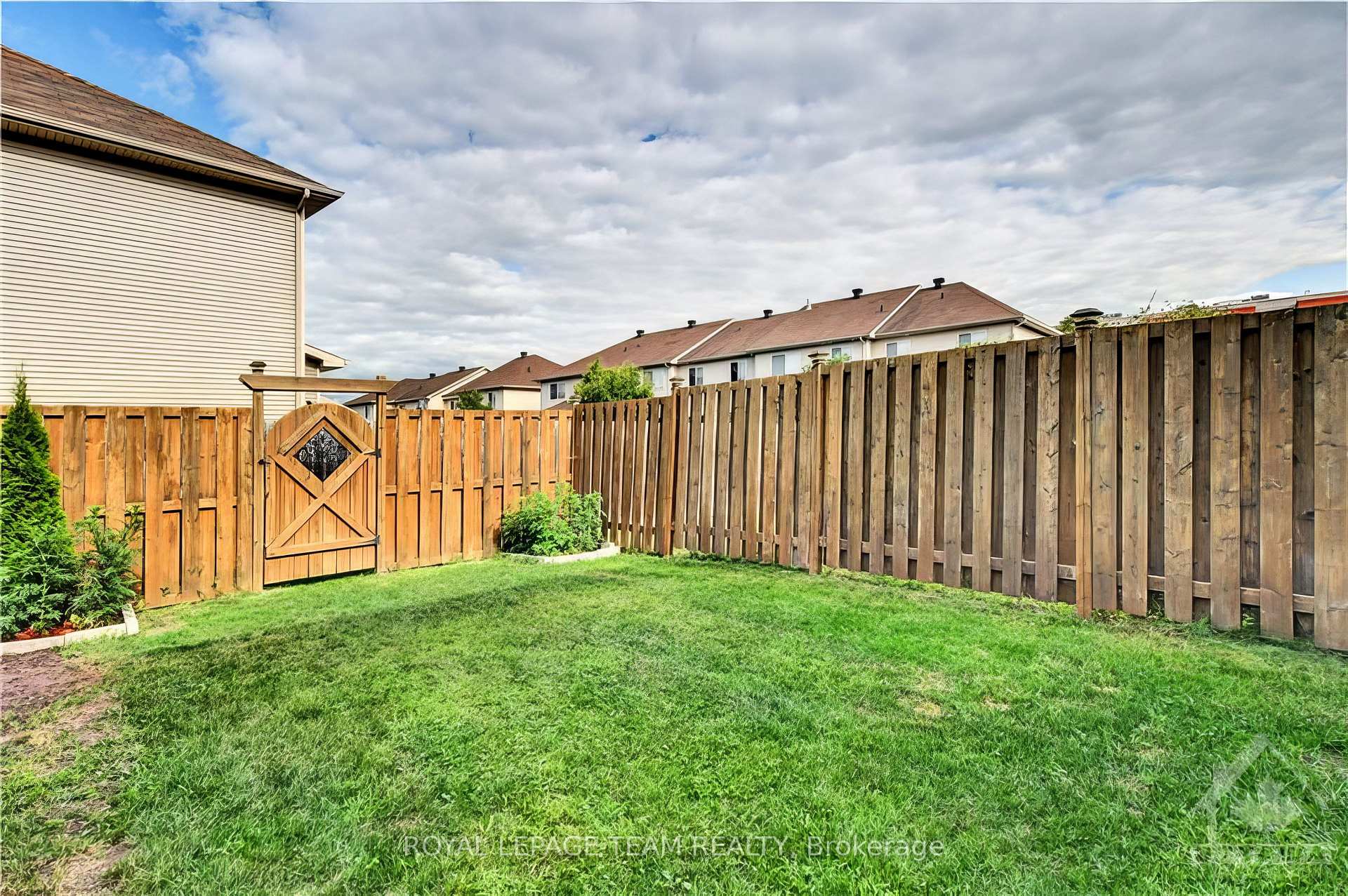 Photo 18 of 136 Prem Circle, Ottawa, Barrhaven - Cedargrove/Fraserdale — HOMEH
