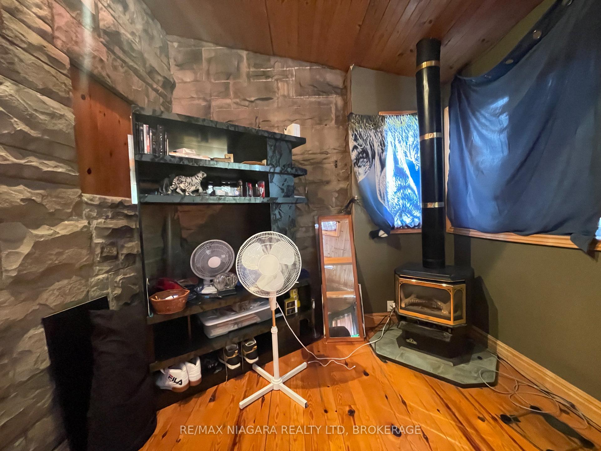 Photo 10 of 24 Queen Street, Halton Hills, Georgetown — HOMEH