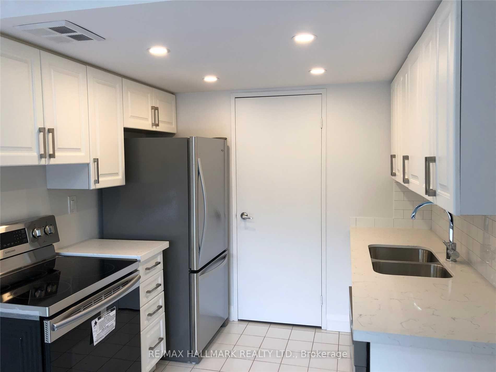 Photo 9 of Unit 214, 7440 Bathurst Street, Vaughan, Brownridge — HOMEH