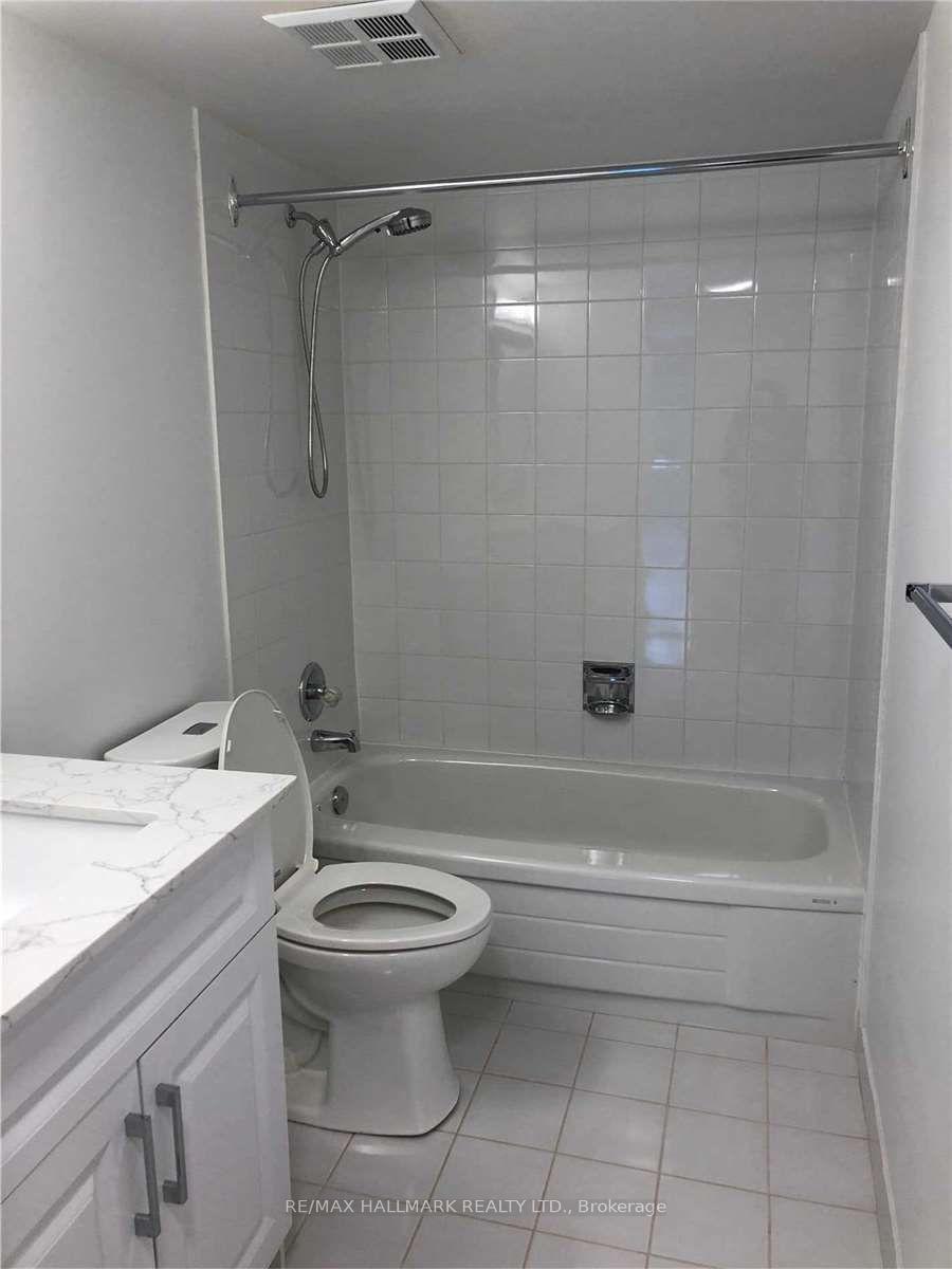 Photo 4 of Unit 214, 7440 Bathurst Street, Vaughan, Brownridge — HOMEH