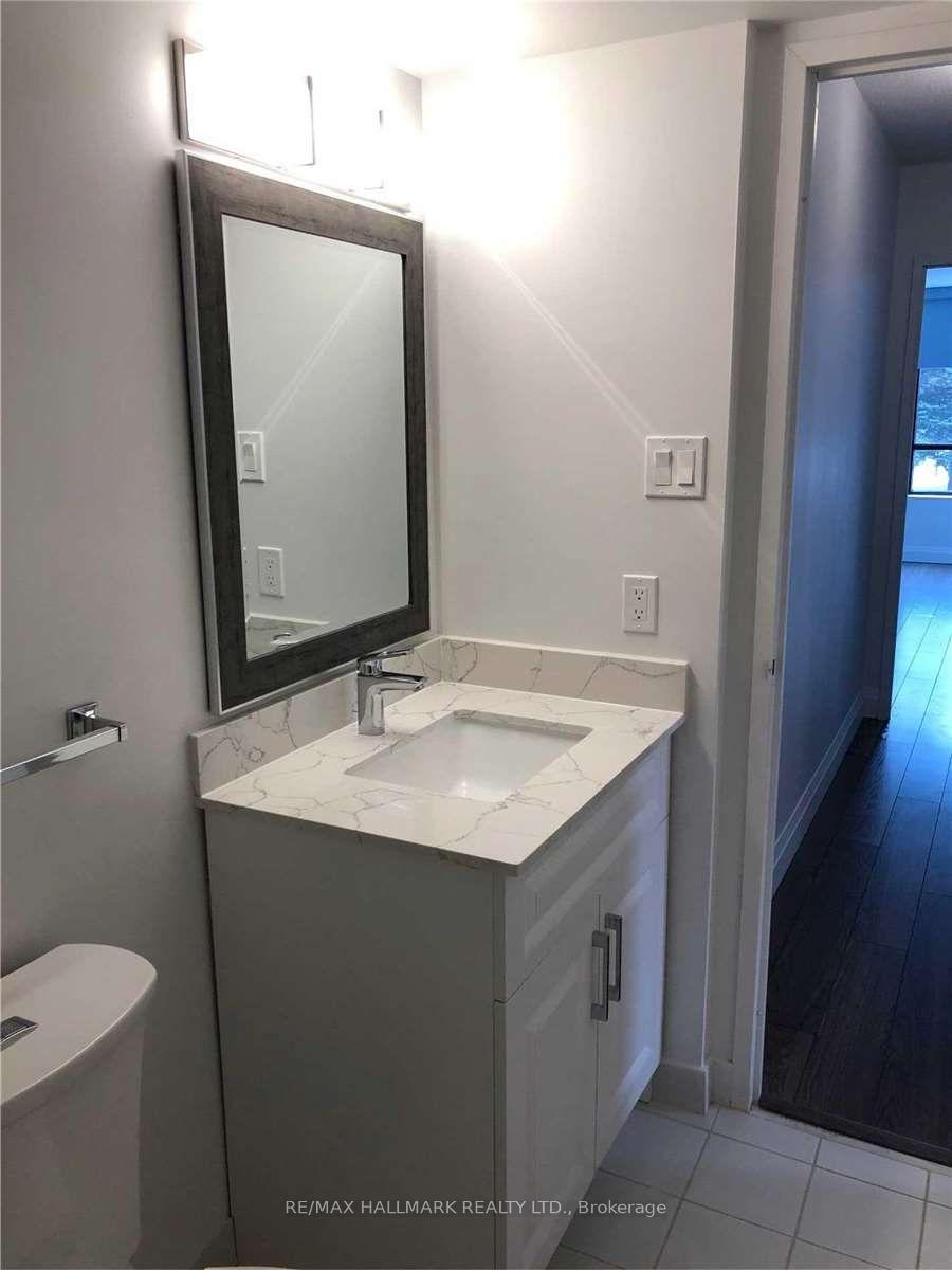 Photo 3 of Unit 214, 7440 Bathurst Street, Vaughan, Brownridge — HOMEH
