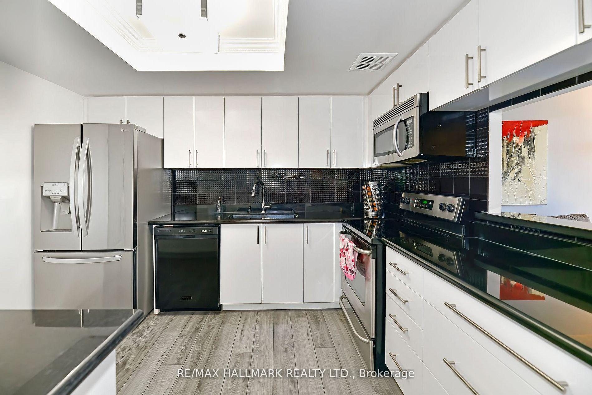 Photo 4 of Unit 808, 7601 Bathurst Street, Vaughan, Crestwood-Springfarm-Yorkhill — HOMEH