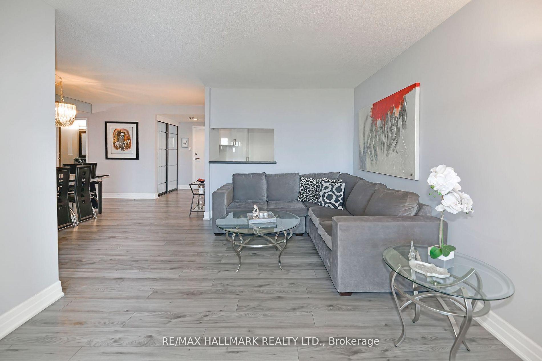 Photo 3 of Unit 808, 7601 Bathurst Street, Vaughan, Crestwood-Springfarm-Yorkhill — HOMEH