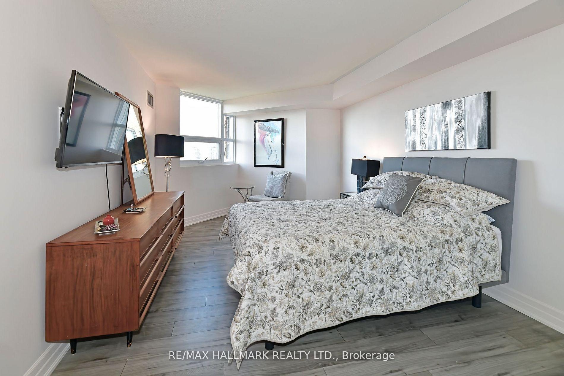 Photo 9 of Unit 808, 7601 Bathurst Street, Vaughan, Crestwood-Springfarm-Yorkhill — HOMEH
