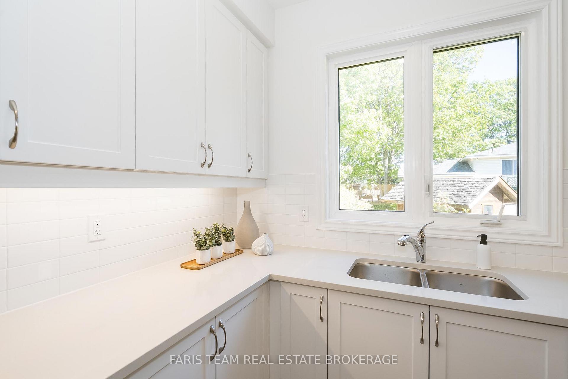 Photo 7 of 89 Berkely Street, Wasaga Beach — HOMEH