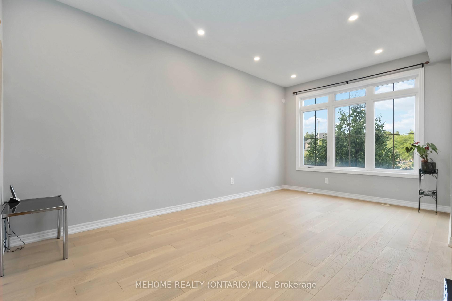 Photo 2 of 229 Dundas Way, Markham, Greensborough — HOMEH