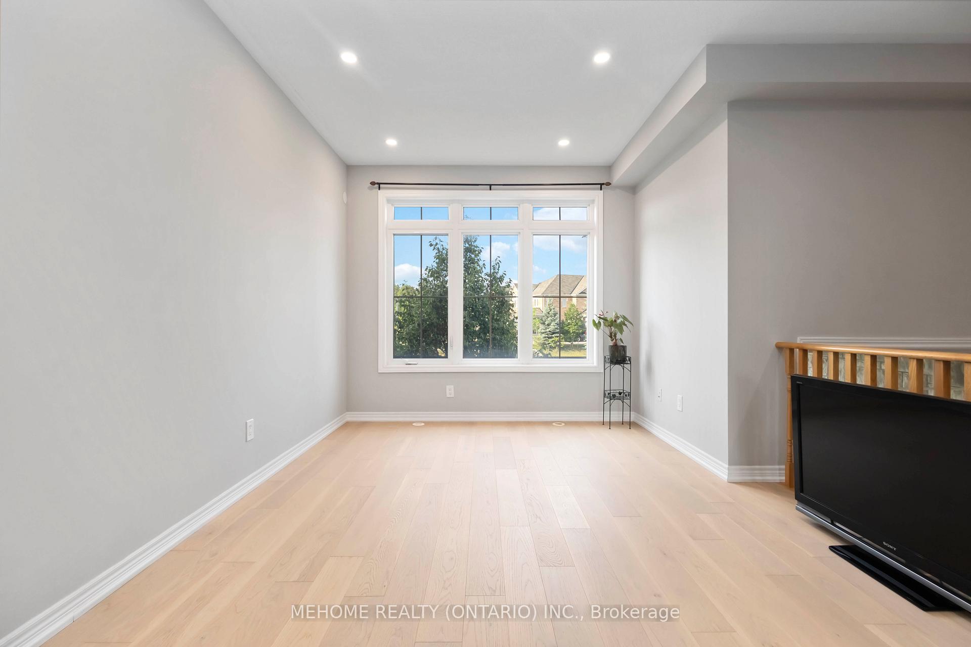 Photo 3 of 229 Dundas Way, Markham, Greensborough — HOMEH