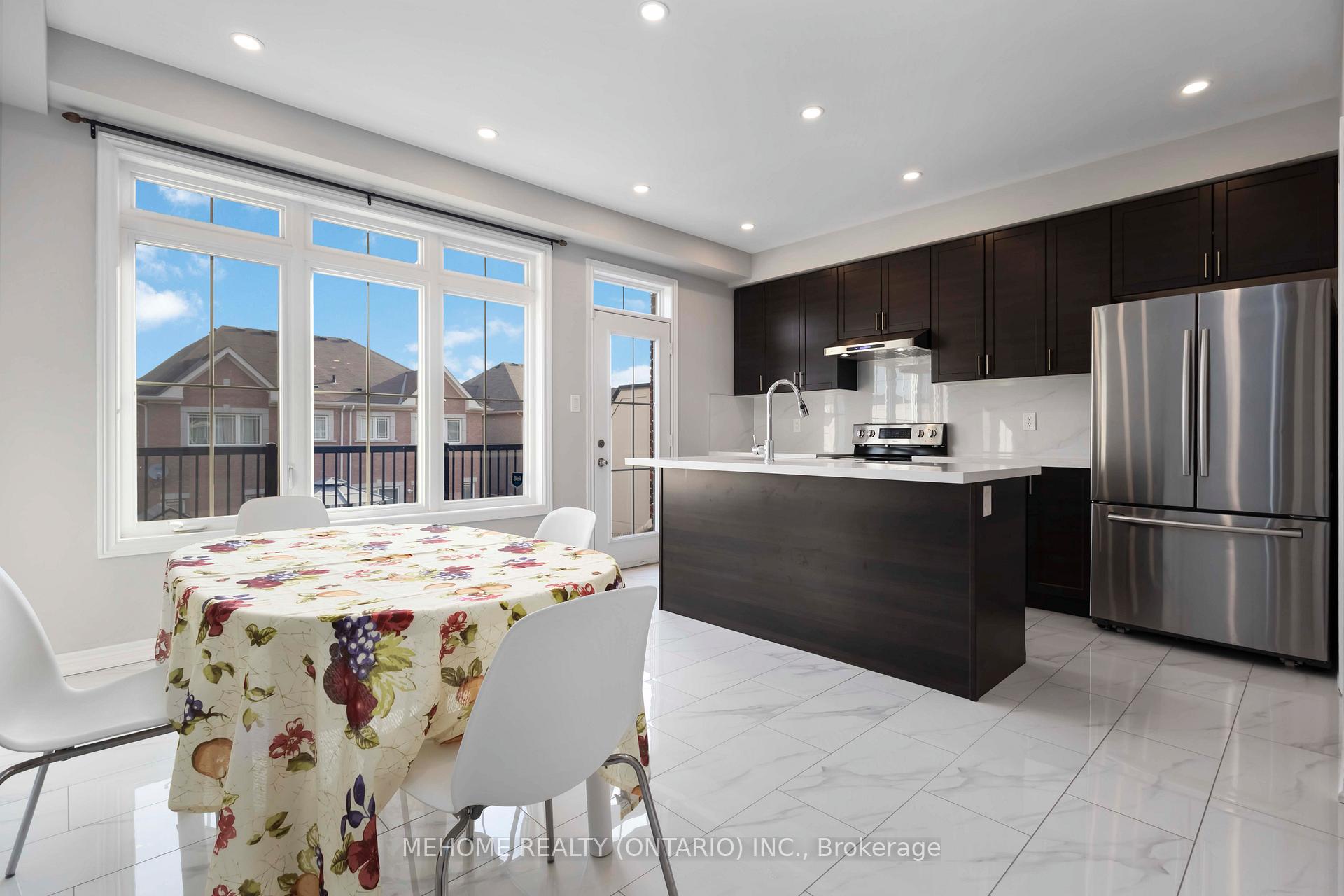 Photo 4 of 229 Dundas Way, Markham, Greensborough — HOMEH