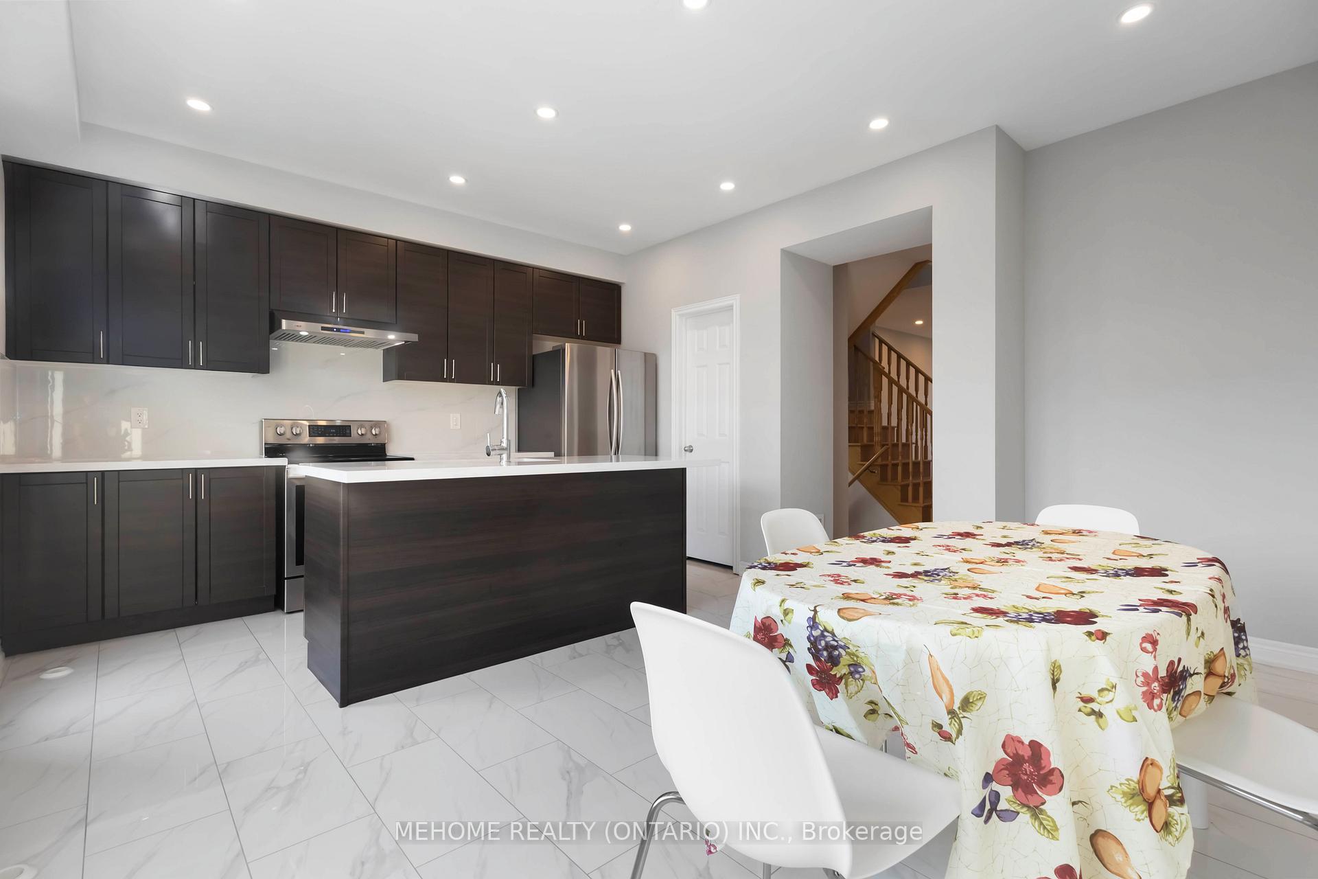 Photo 20 of 229 Dundas Way, Markham, Greensborough — HOMEH