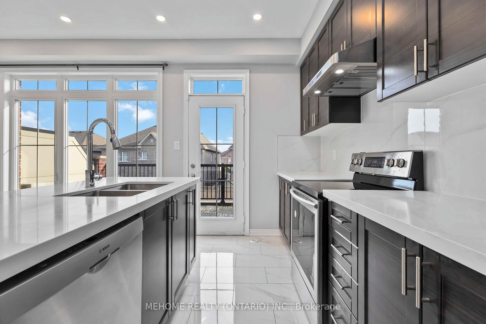 Photo 21 of 229 Dundas Way, Markham, Greensborough — HOMEH
