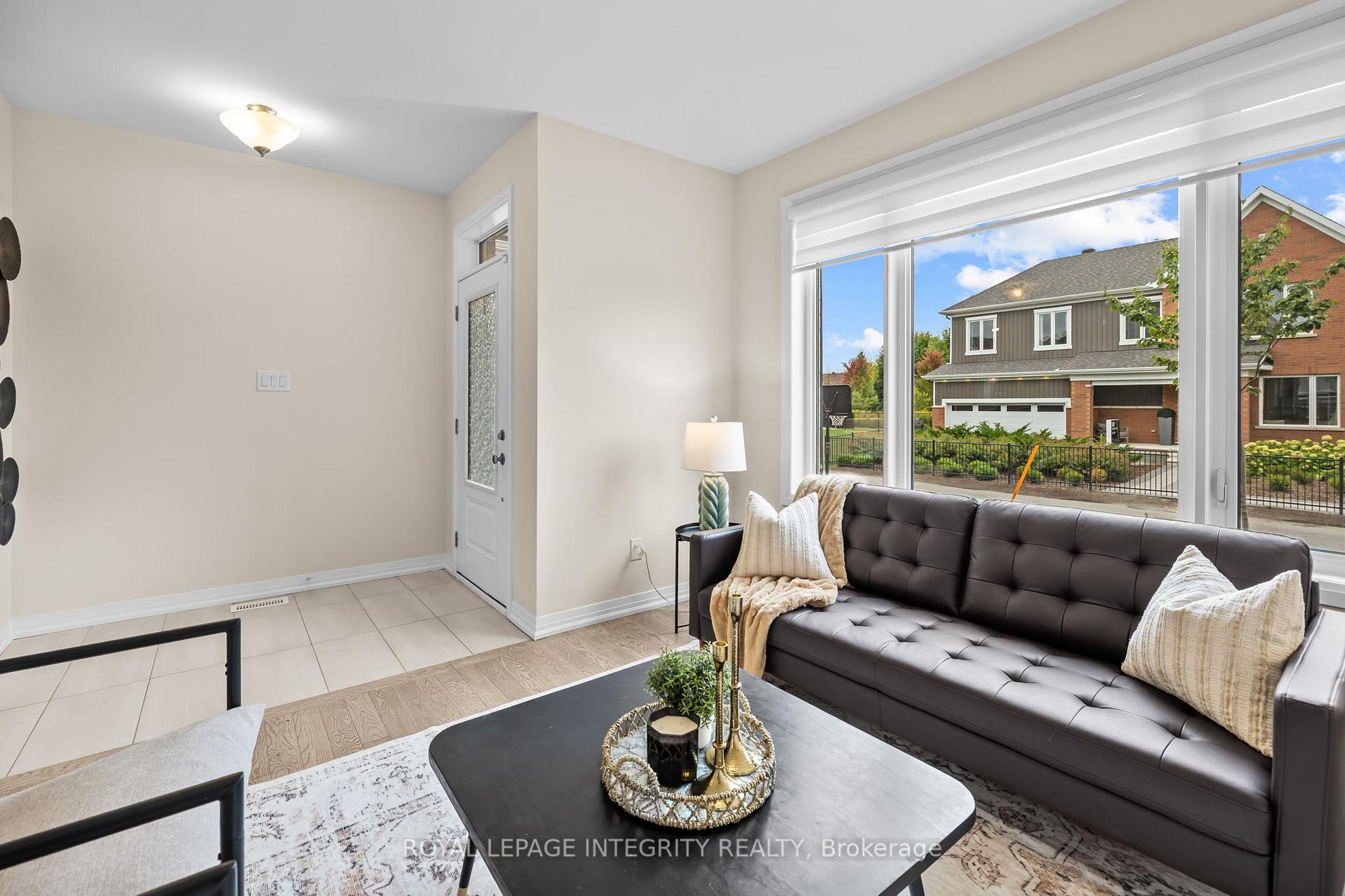 Photo 5 of 807 Mercier Crescent, Ottawa, Chapel Hill South - Orleans Village — HOMEH