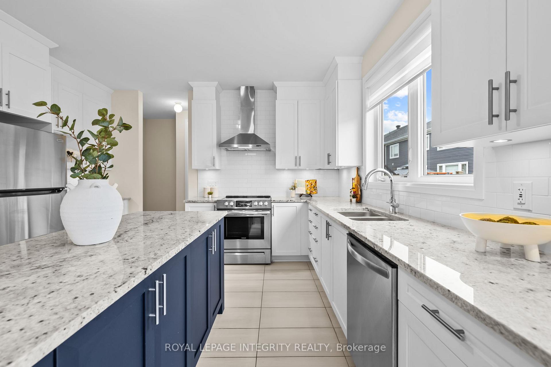 Photo 2 of 807 Mercier Crescent, Ottawa, Chapel Hill South - Orleans Village — HOMEH