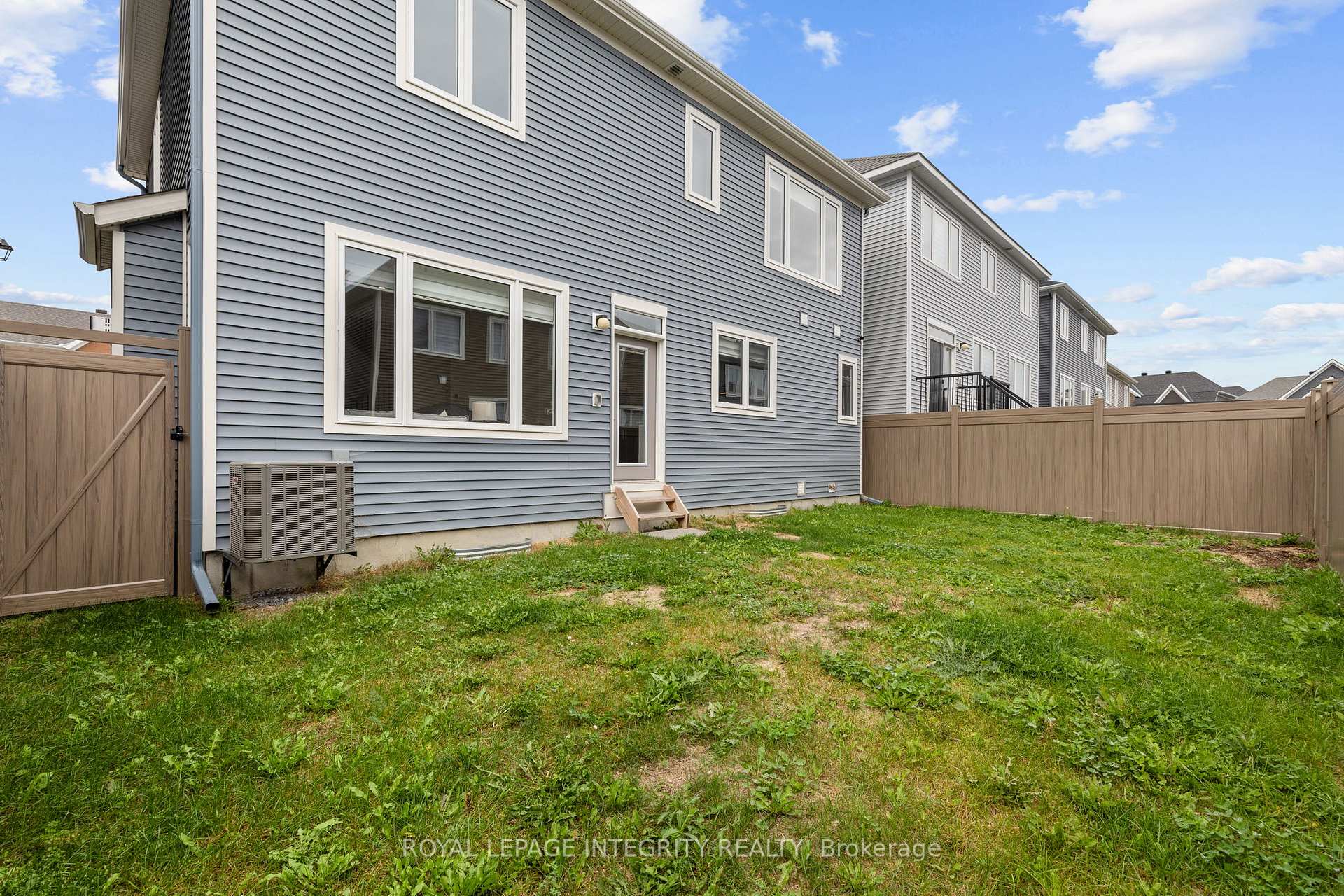 Photo 21 of 807 Mercier Crescent, Ottawa, Chapel Hill South - Orleans Village — HOMEH