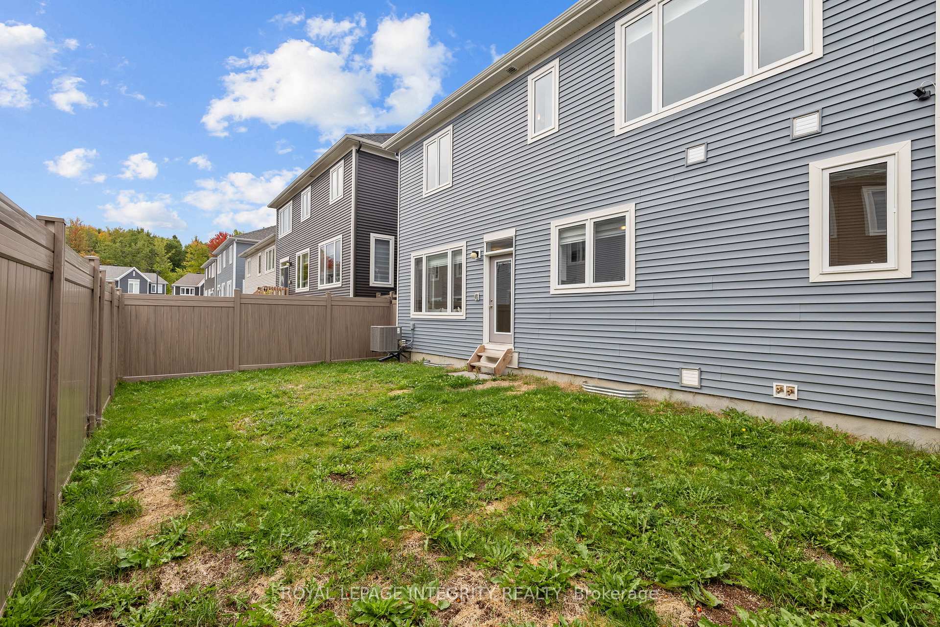 Photo 30 of 807 Mercier Crescent, Ottawa, Chapel Hill South - Orleans Village — HOMEH