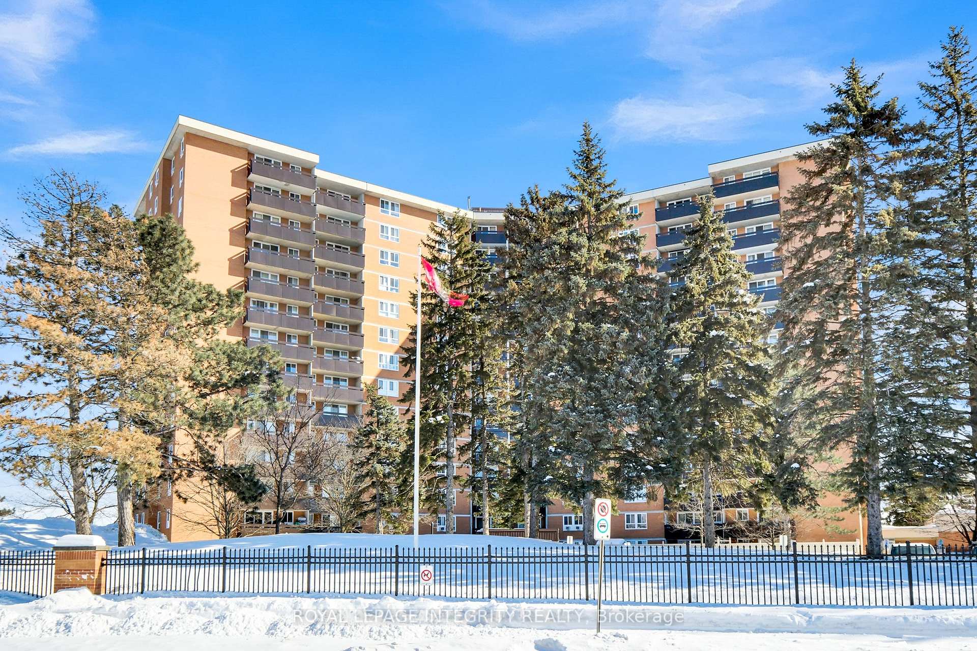 Photo 2 of Unit 706, 2020 Jasmine Crescent, Ottawa, Beacon Hill South — HOMEH