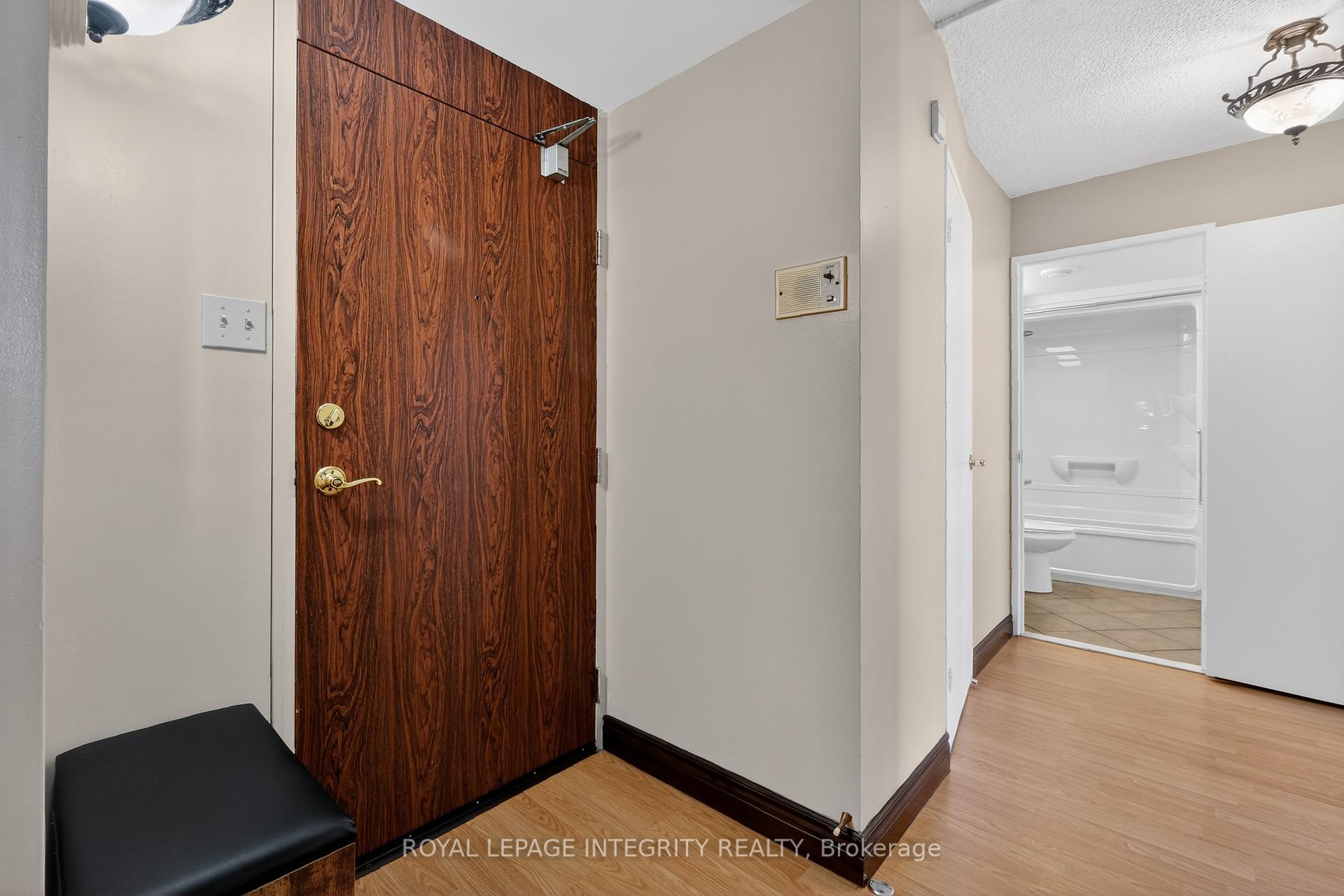 Photo 4 of Unit 706, 2020 Jasmine Crescent, Ottawa, Beacon Hill South — HOMEH