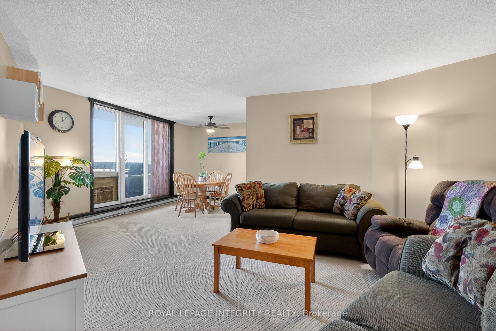 Photo 6 of Unit 706, 2020 Jasmine Crescent, Ottawa, Beacon Hill South — HOMEH