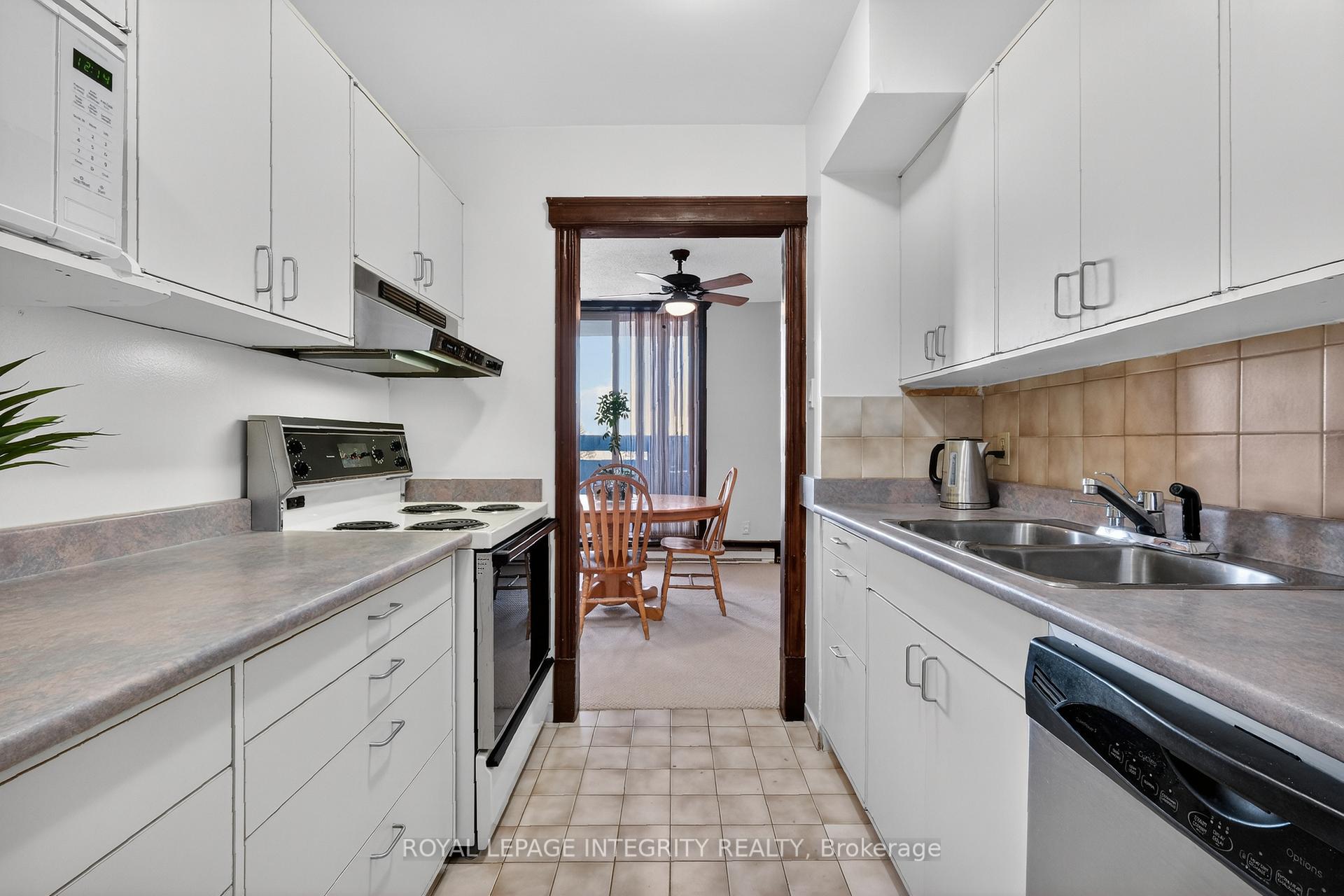 Photo 11 of Unit 706, 2020 Jasmine Crescent, Ottawa, Beacon Hill South — HOMEH