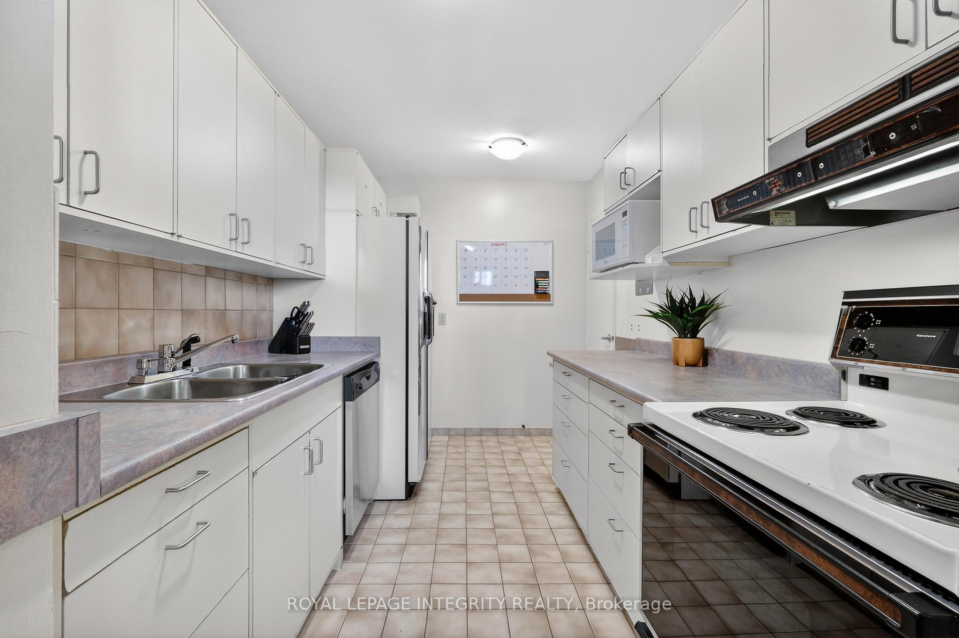 Photo 12 of Unit 706, 2020 Jasmine Crescent, Ottawa, Beacon Hill South — HOMEH