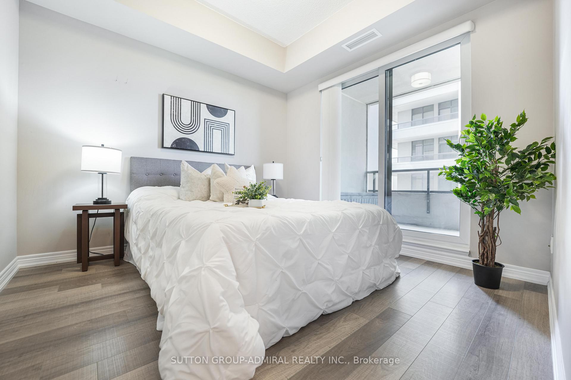 Photo 5 of Unit 1016, 9255 Jane Street, Vaughan, Maple — HOMEH