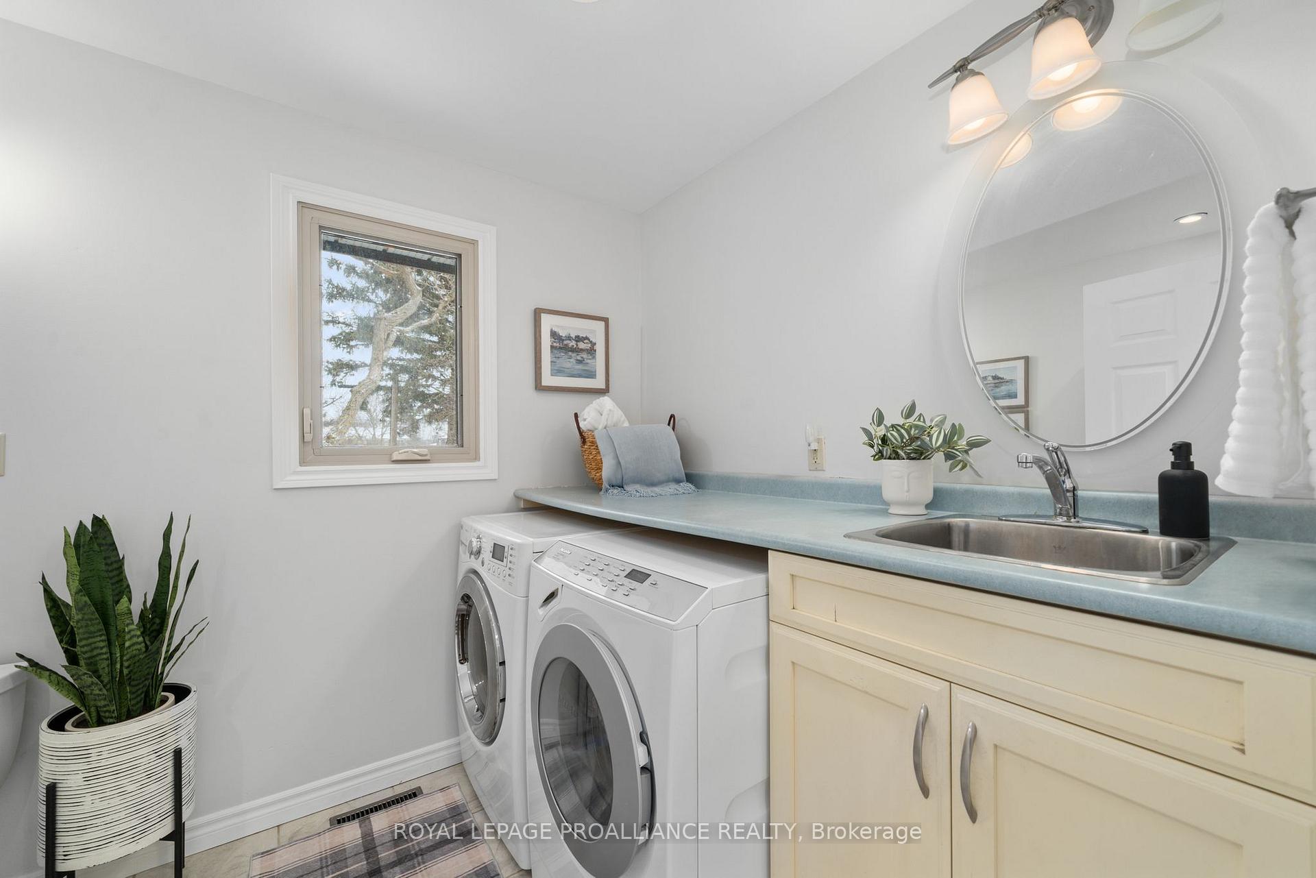 Photo 8 of 7 Hope Crescent, Belleville, Belleville Ward — HOMEH