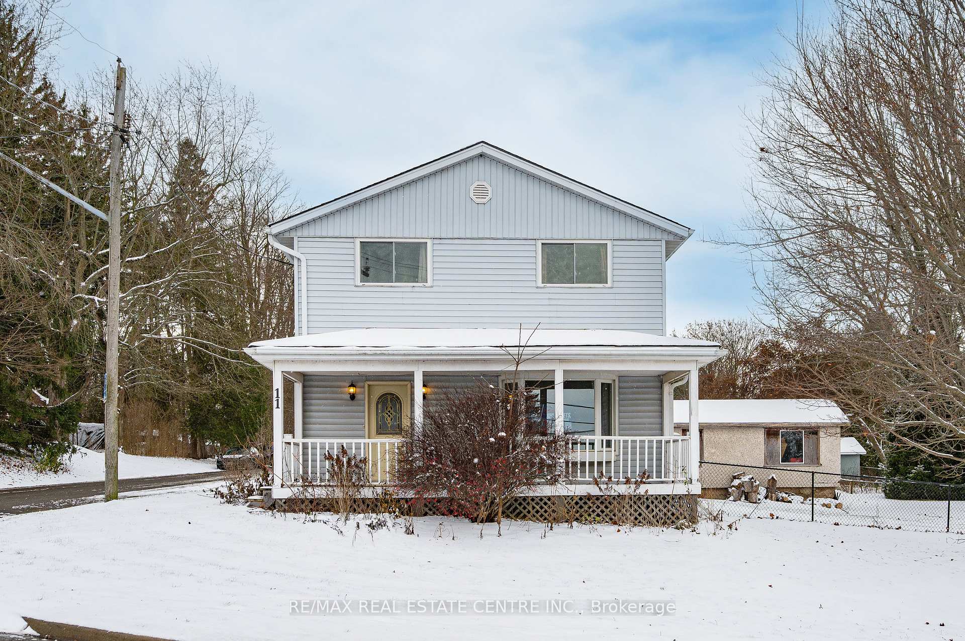 Photo 2 of 11 Princess Street, Brant, South Dumfries — HOMEH
