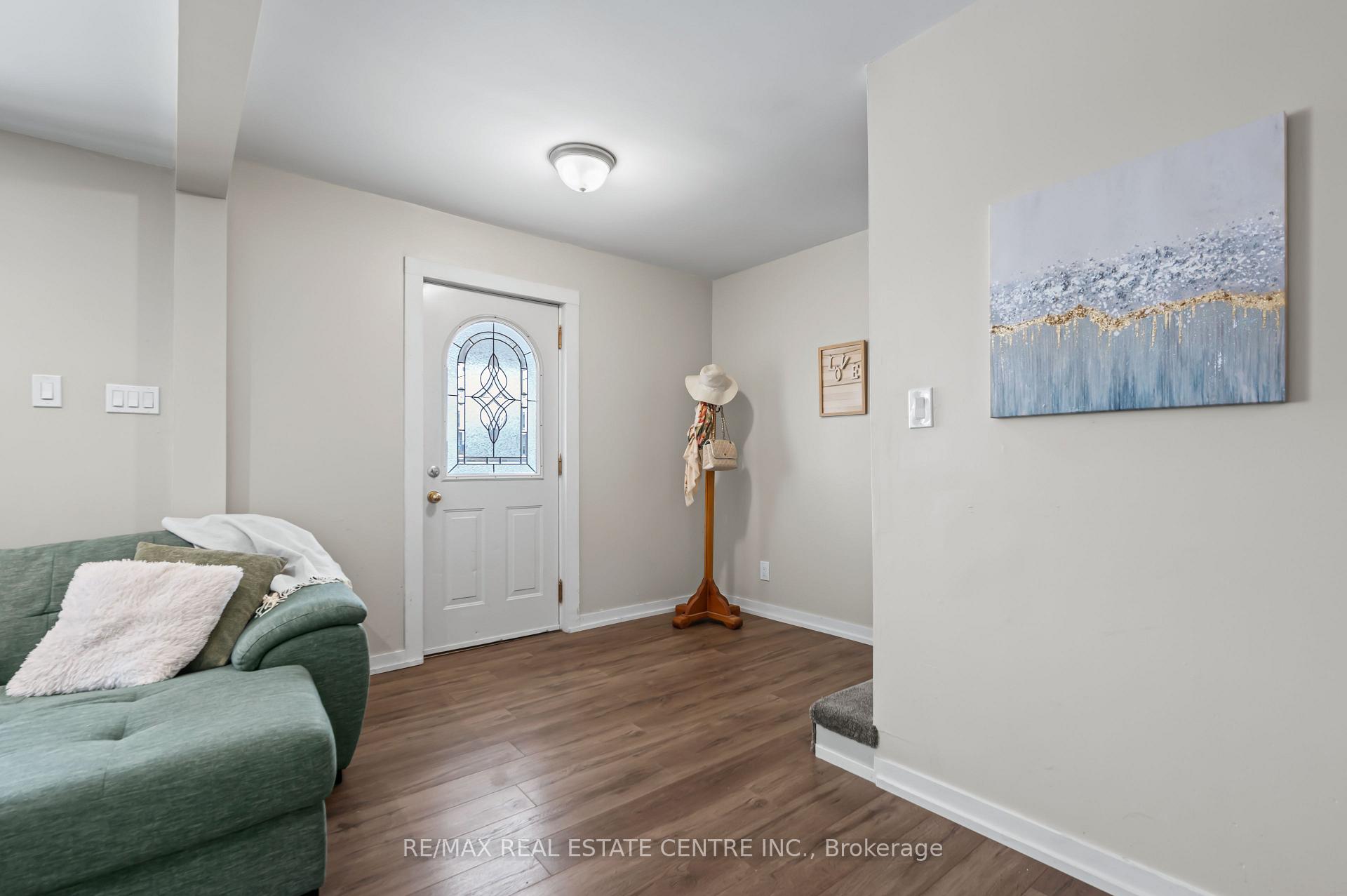 Photo 4 of 11 Princess Street, Brant, South Dumfries — HOMEH