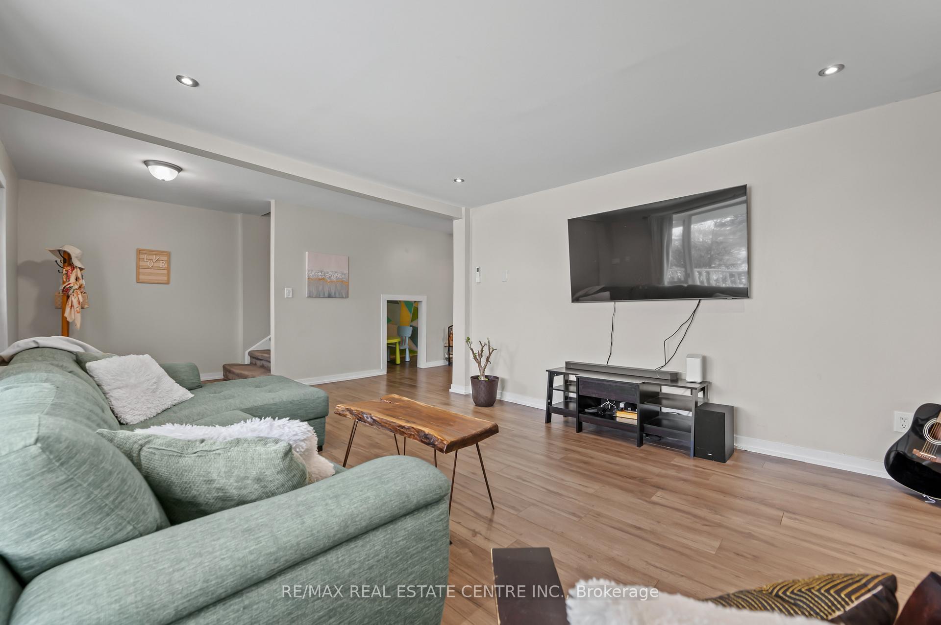 Photo 7 of 11 Princess Street, Brant, South Dumfries — HOMEH