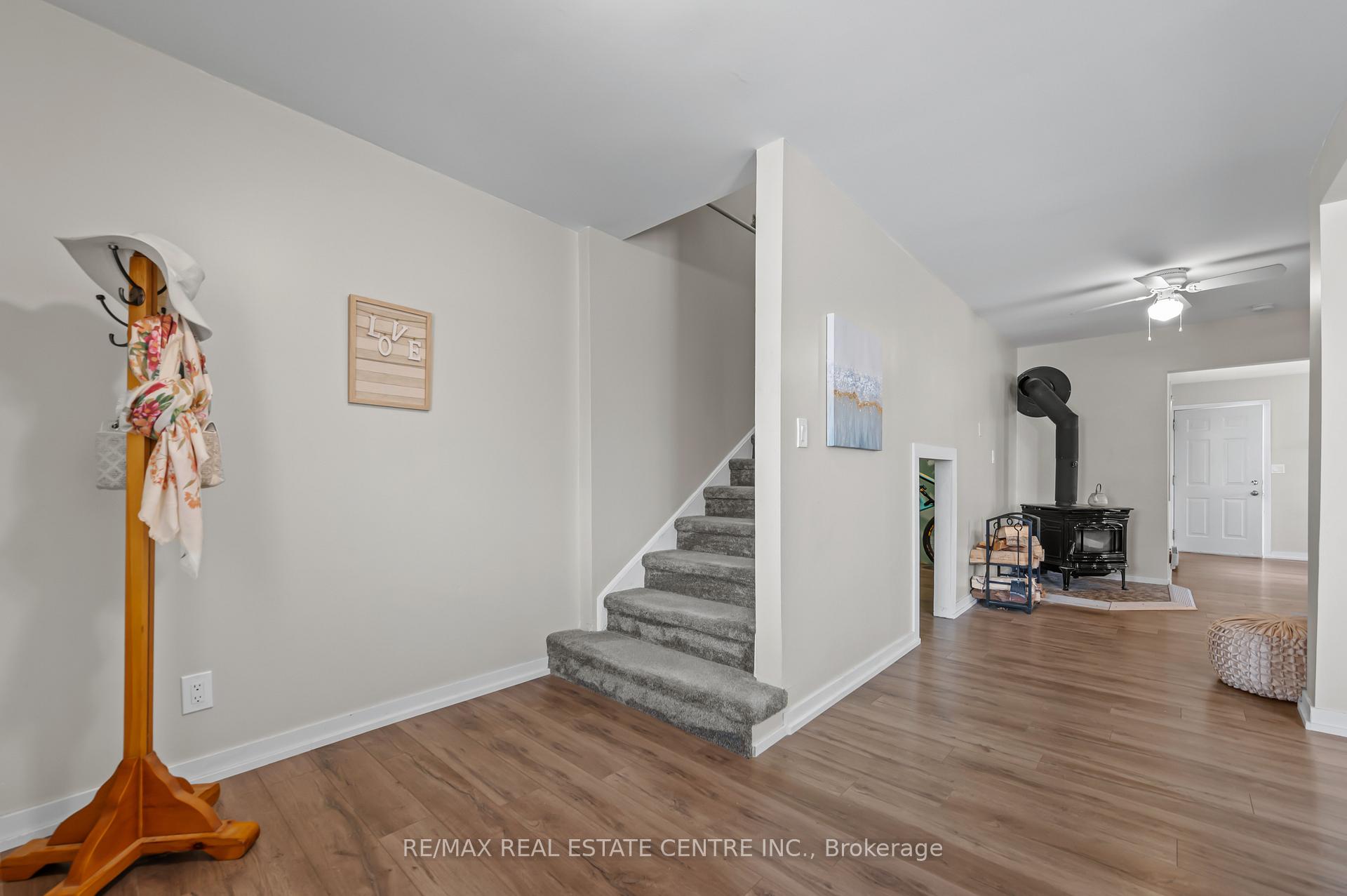 Photo 8 of 11 Princess Street, Brant, South Dumfries — HOMEH