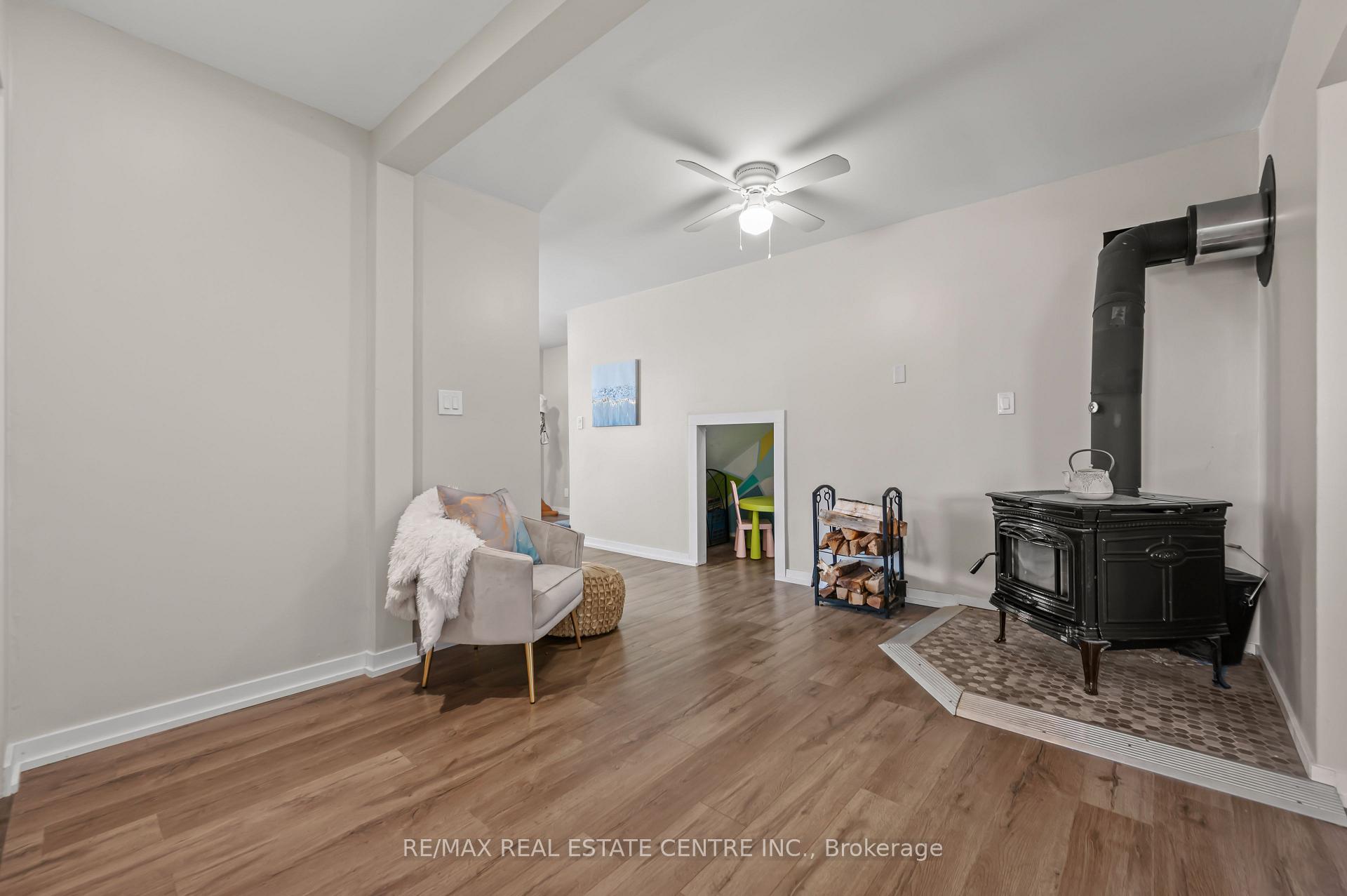 Photo 17 of 11 Princess Street, Brant, South Dumfries — HOMEH
