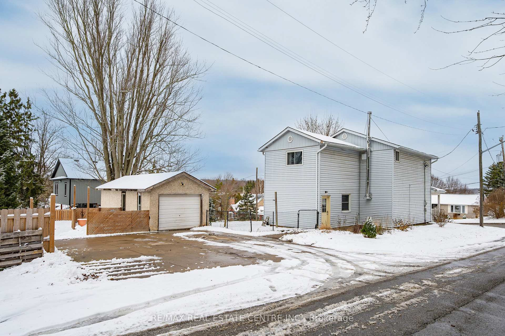 Photo 31 of 11 Princess Street, Brant, South Dumfries — HOMEH