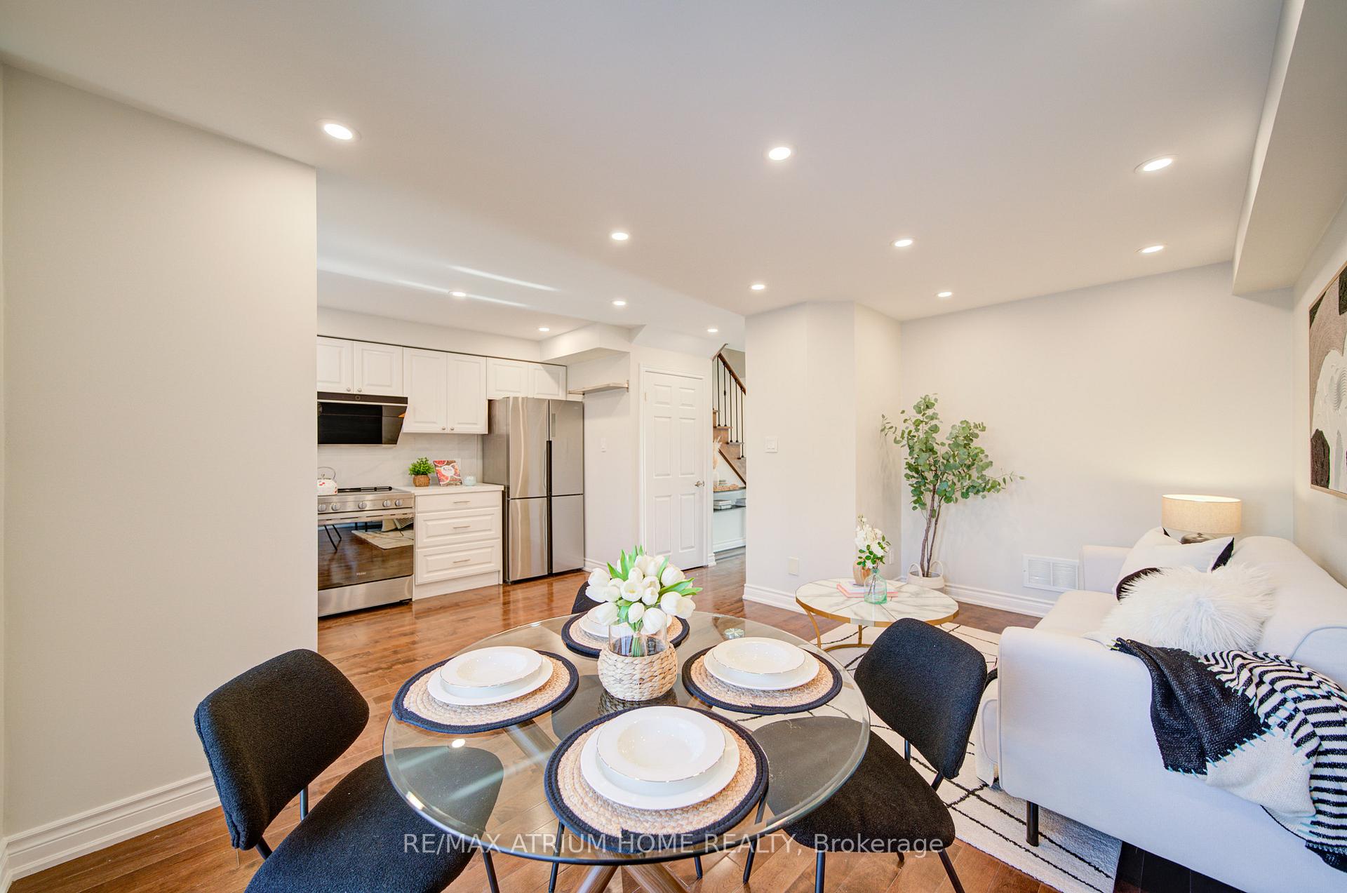 Photo 12 of 20 Maple Sugar Lane, Vaughan, Patterson — HOMEH