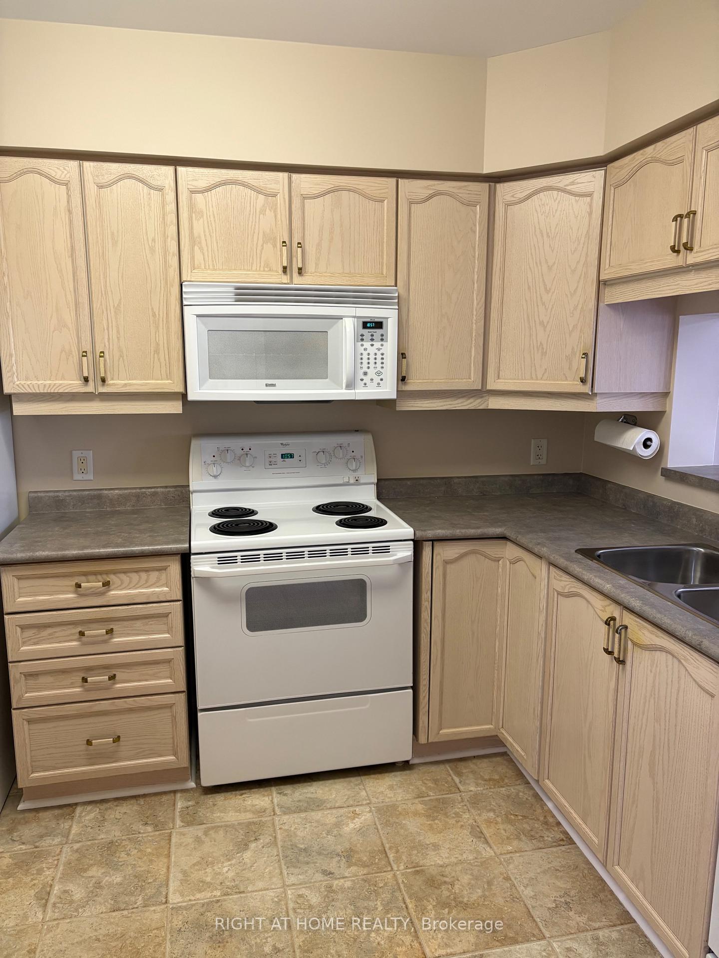 Photo 8 of Unit 201, 90 Dean Avenue, Barrie, Painswick South — HOMEH
