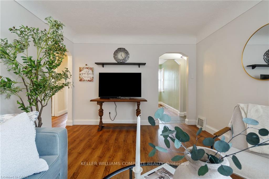 Photo 6 of 3 Montrose Avenue, Hamilton, Rosedale — HOMEH