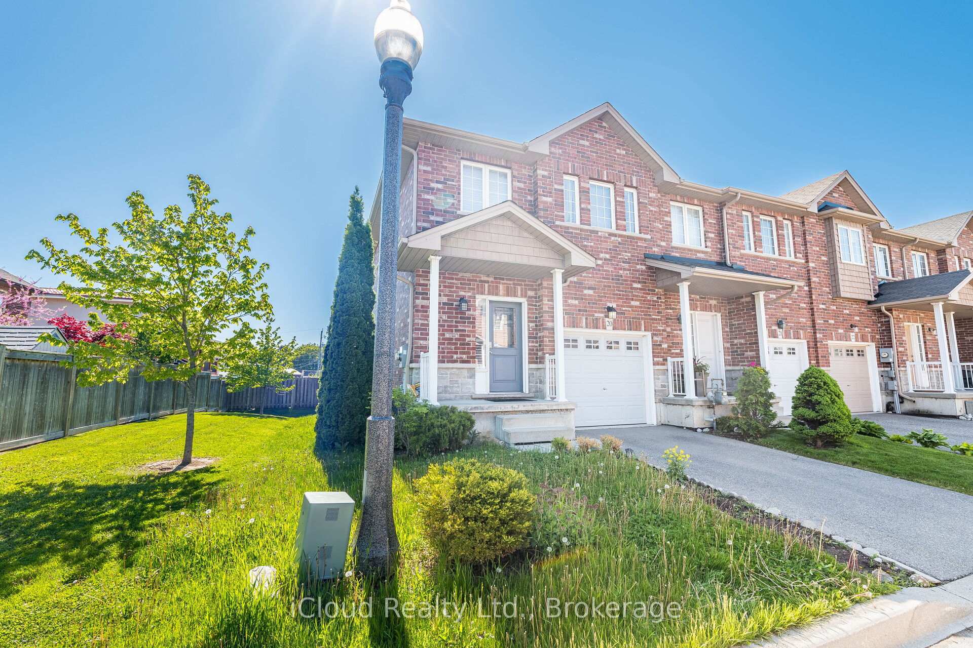 Photo 1 of Unit 20, 45 Seabreeze Crescent, Hamilton, Stoney Creek — HOMEH
