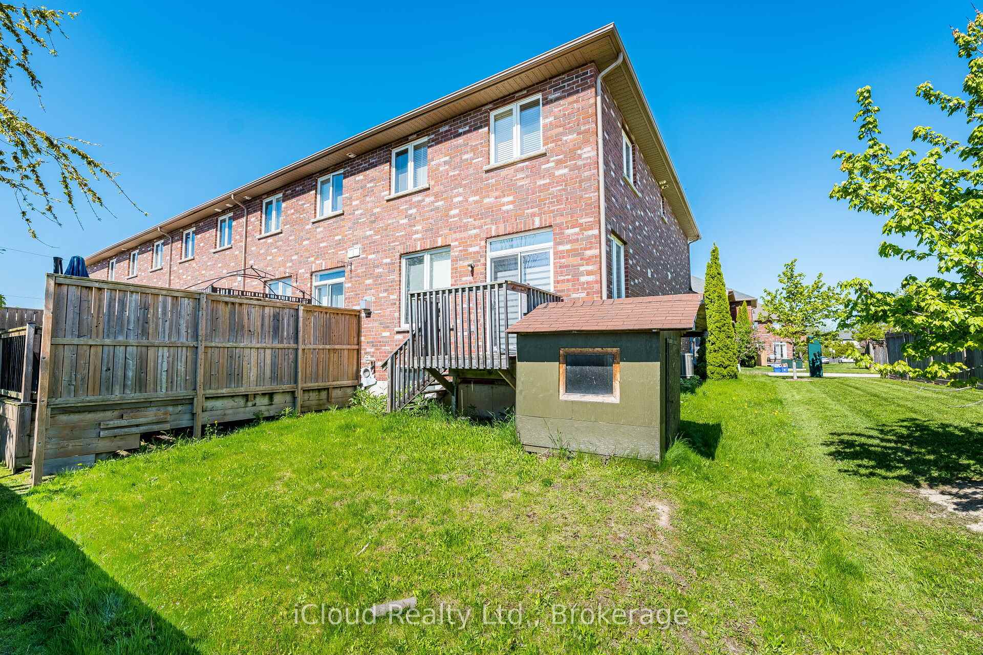 Photo 4 of Unit 20, 45 Seabreeze Crescent, Hamilton, Stoney Creek — HOMEH