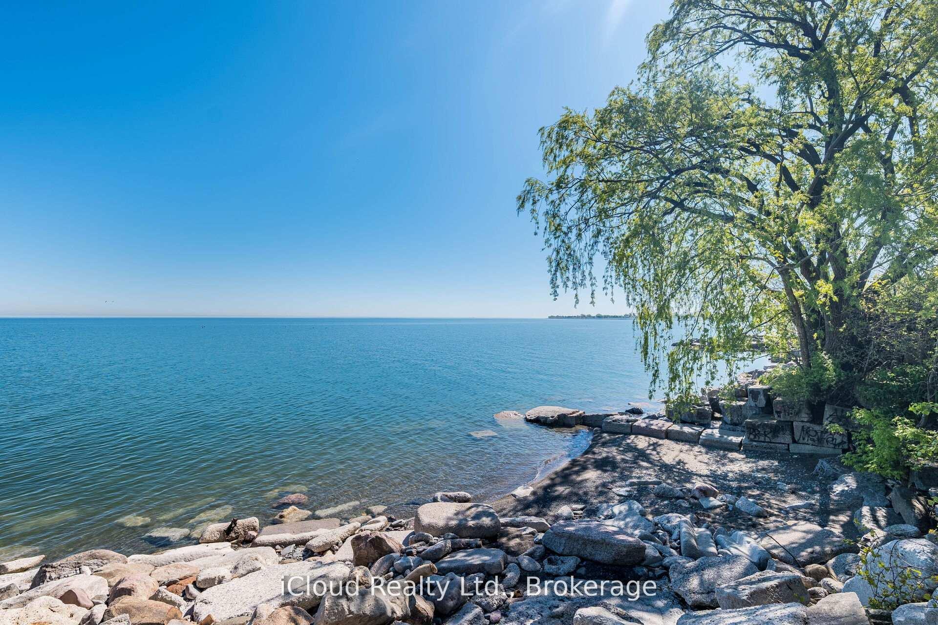 Photo 7 of Unit 20, 45 Seabreeze Crescent, Hamilton, Stoney Creek — HOMEH