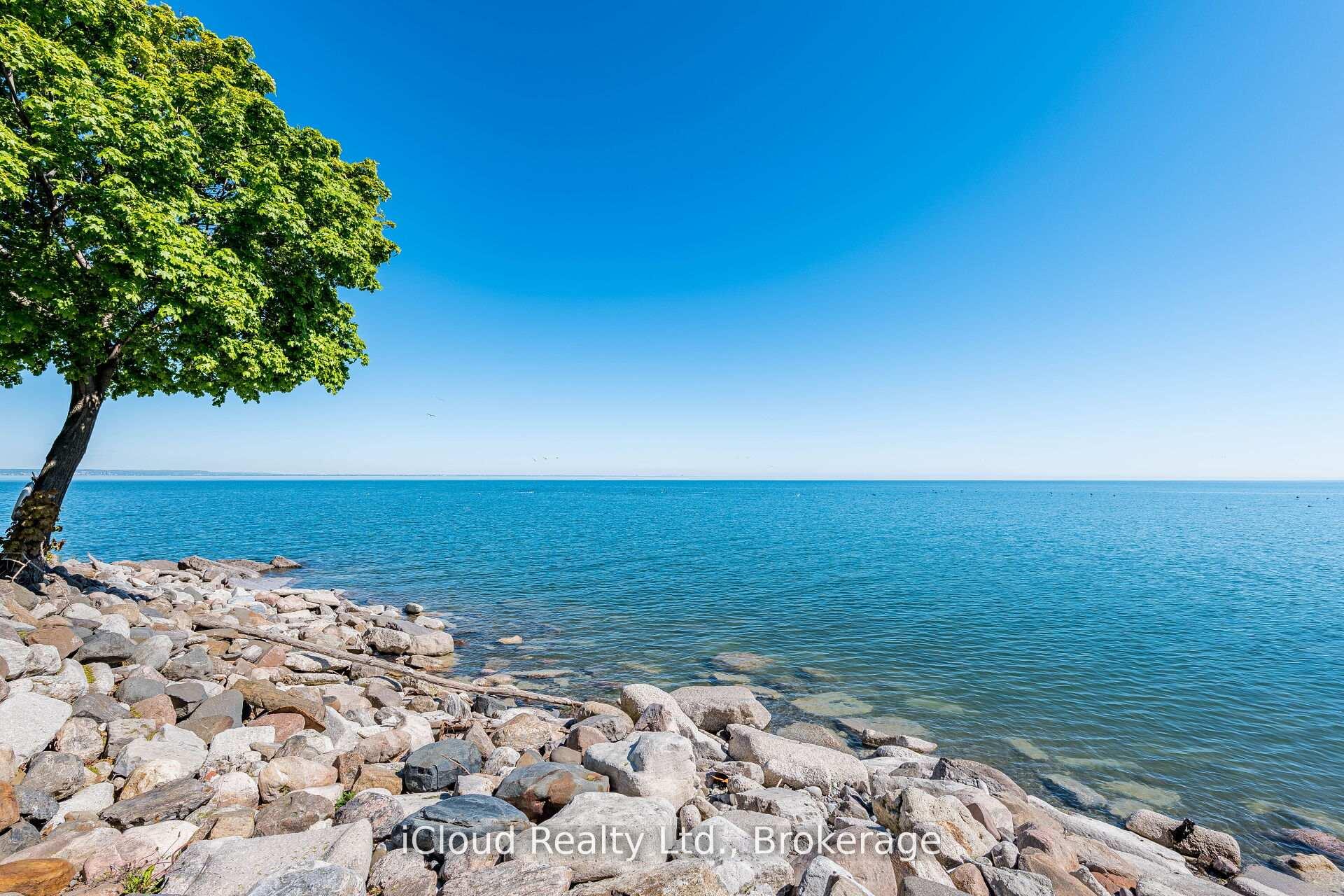 Photo 8 of Unit 20, 45 Seabreeze Crescent, Hamilton, Stoney Creek — HOMEH