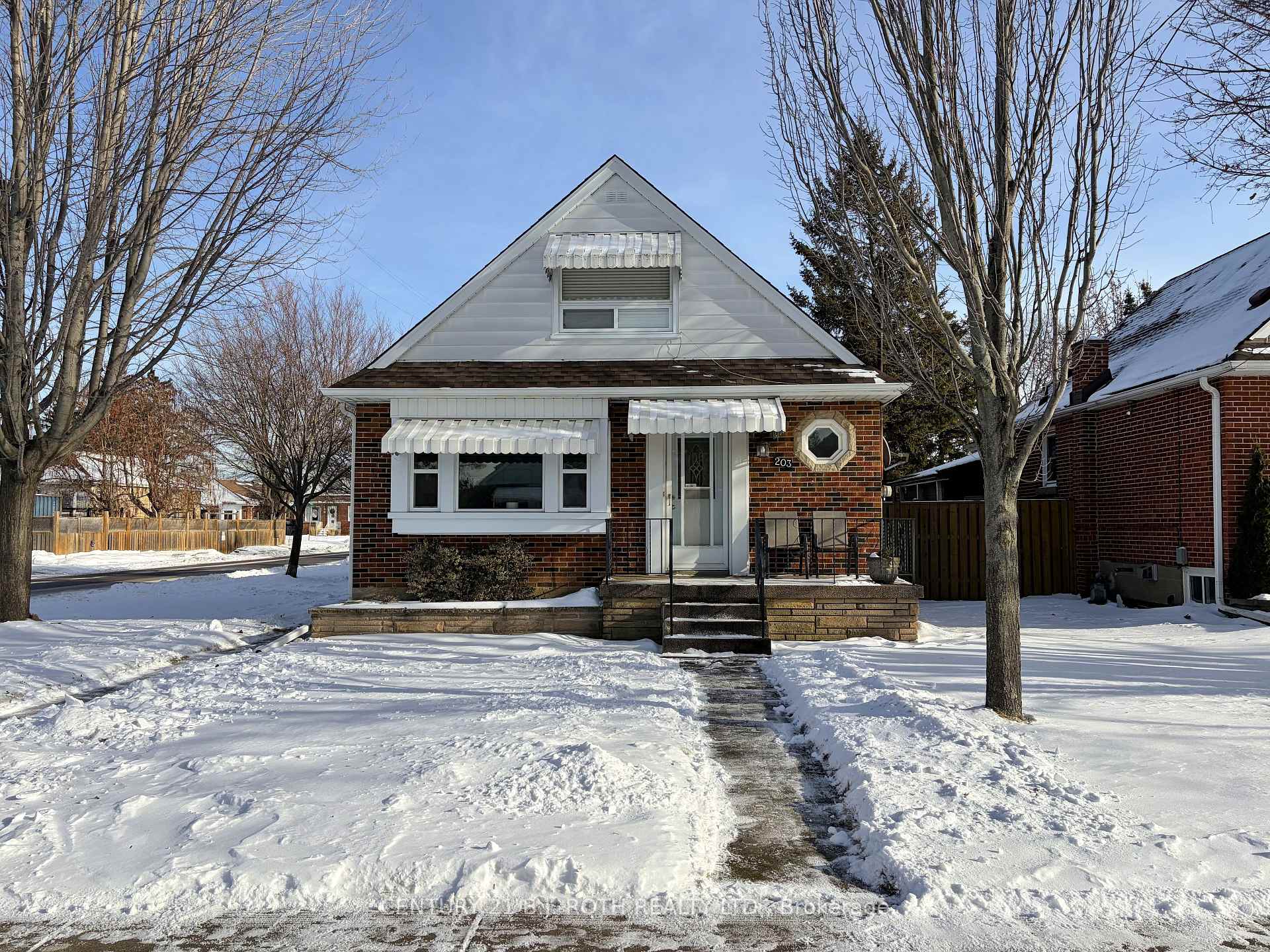 Photo 1 of 203 Summerhill Avenue, Hamilton, Glenview — HOMEH