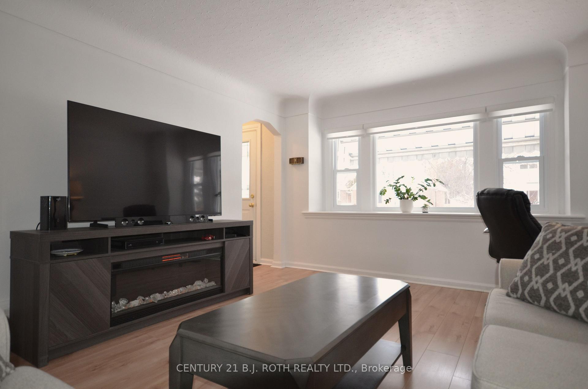 Photo 2 of 203 Summerhill Avenue, Hamilton, Glenview — HOMEH