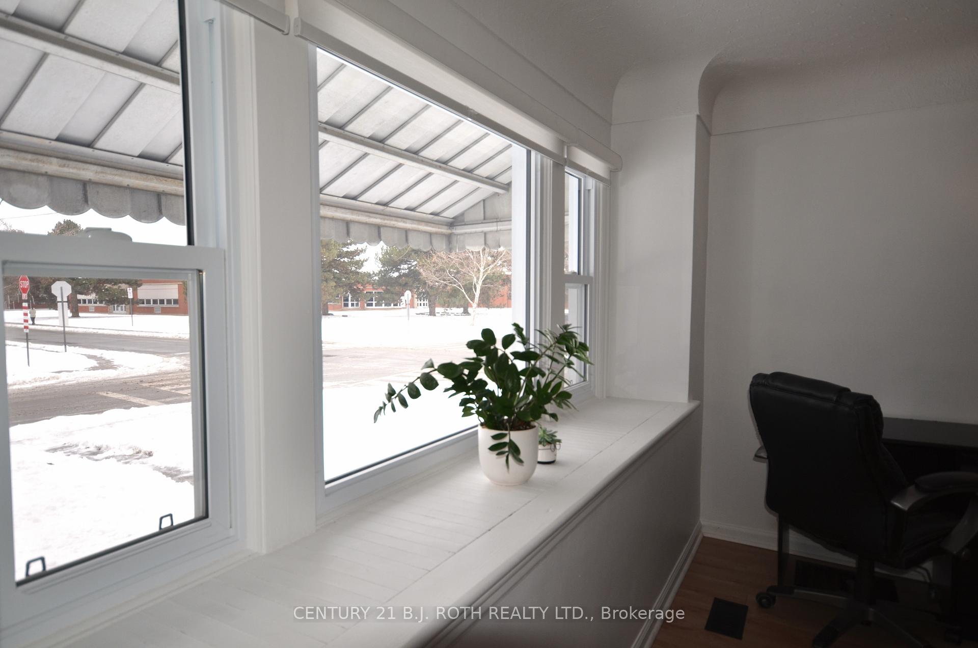 Photo 10 of 203 Summerhill Avenue, Hamilton, Glenview — HOMEH